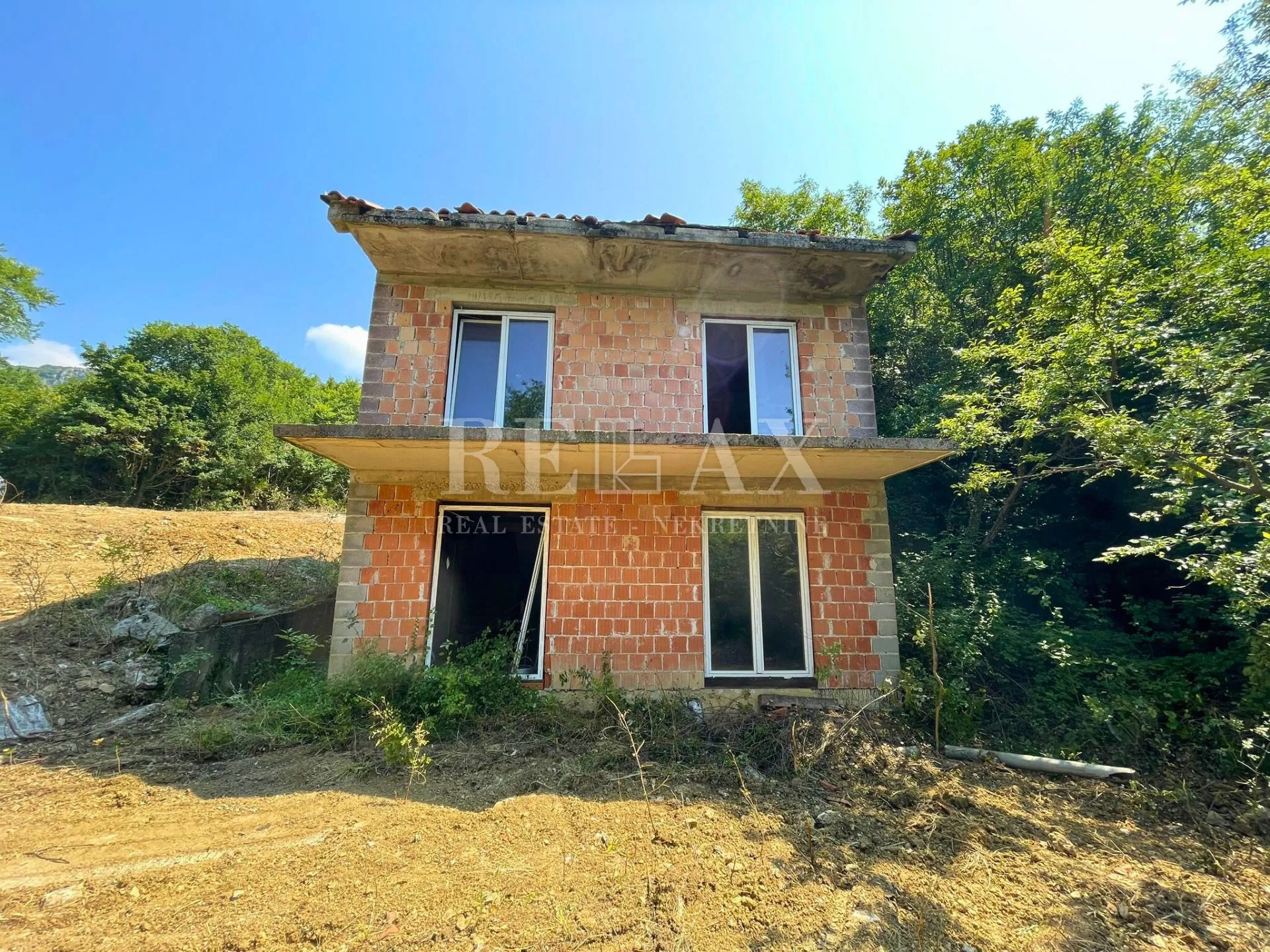 bribir - započeta gradnja s okućnicom - slika 2