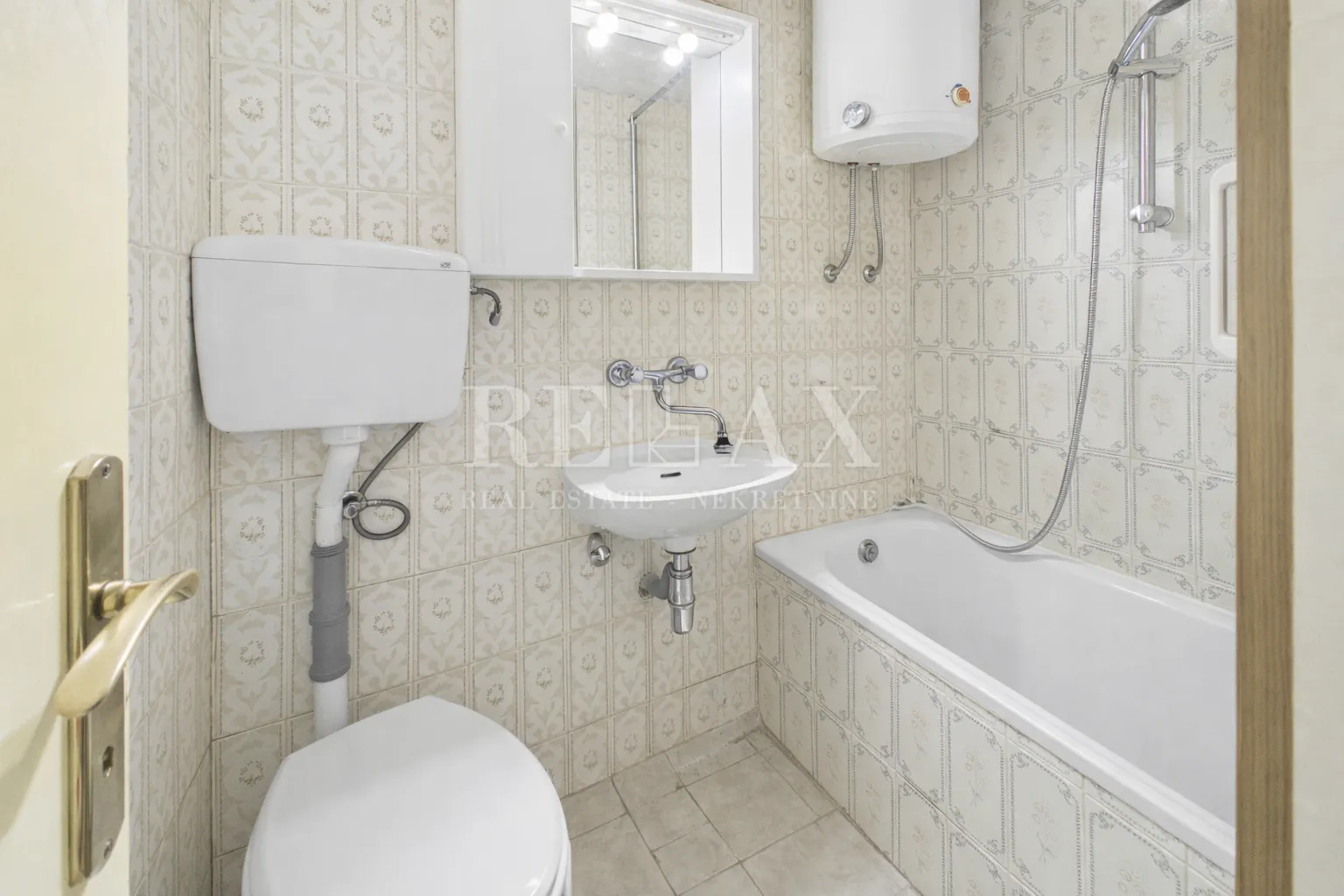 novi vinodolski - dvojna kuća s 3 apartmana - slika 3