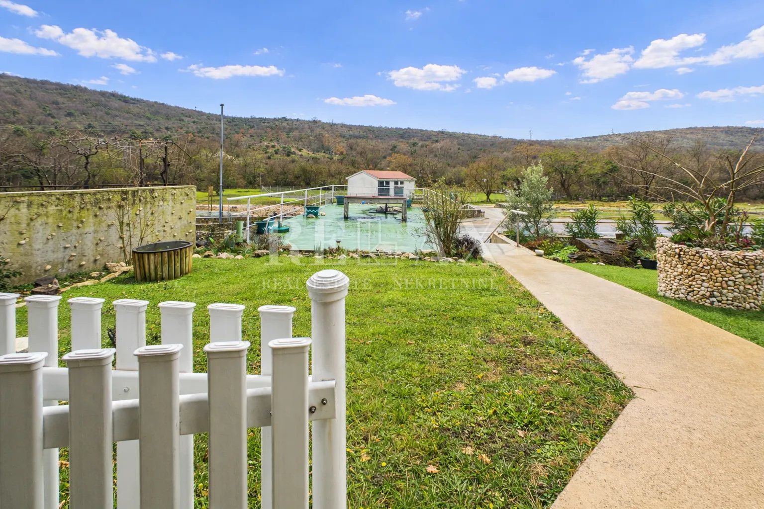 novi vinodolski - dvojna kuća s 3 apartmana - slika 13