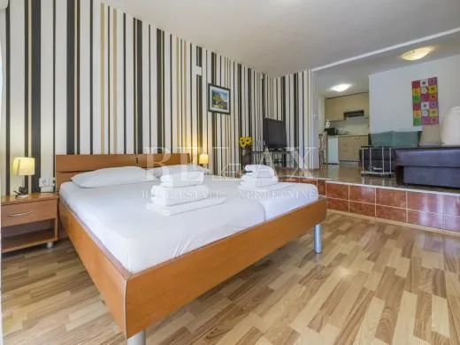 crikvenica,dramalj - kuća sa 7 apartmana - slika 13