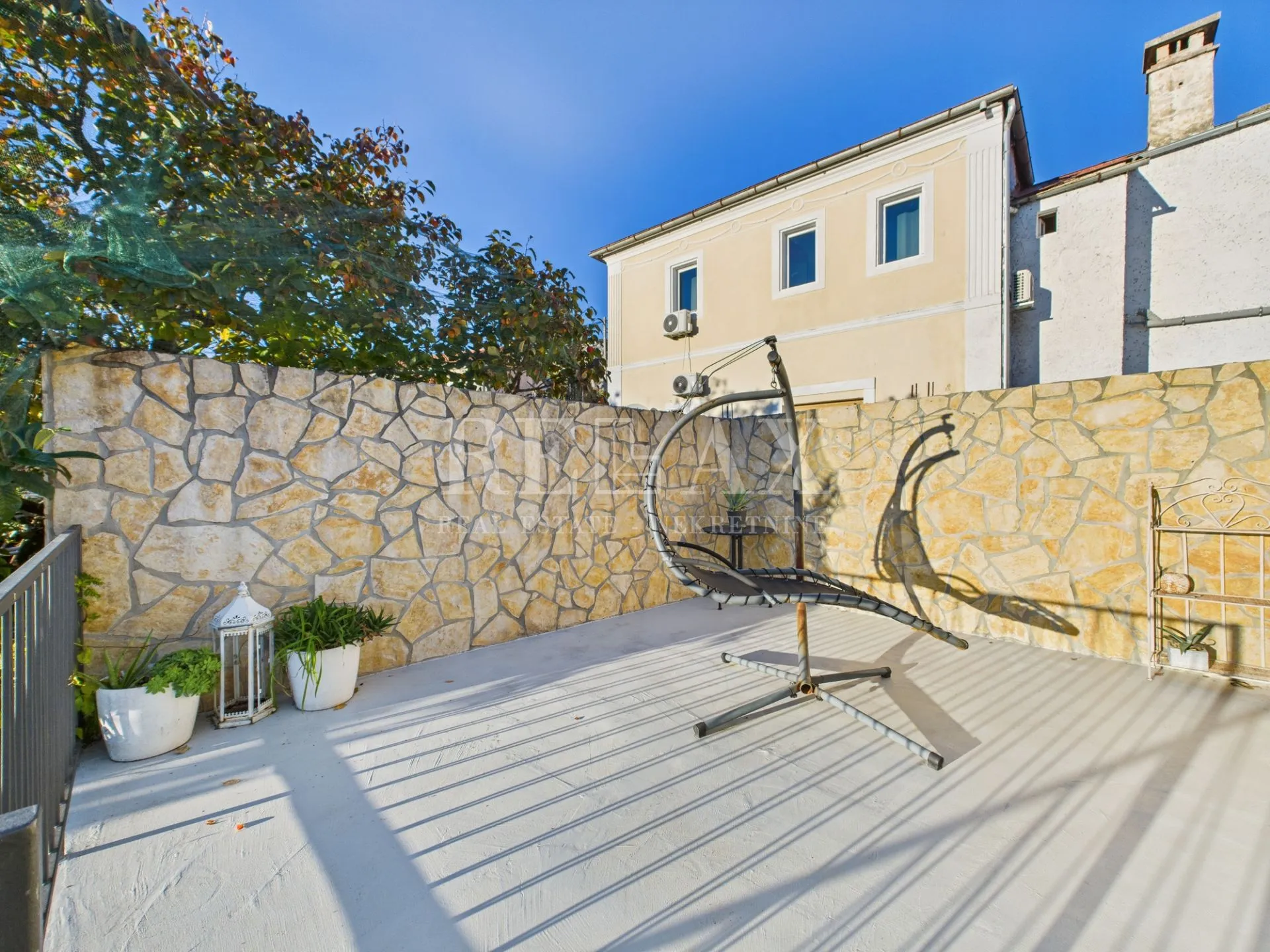bribir - kuća s bazenom i tri apartmana - slika 30