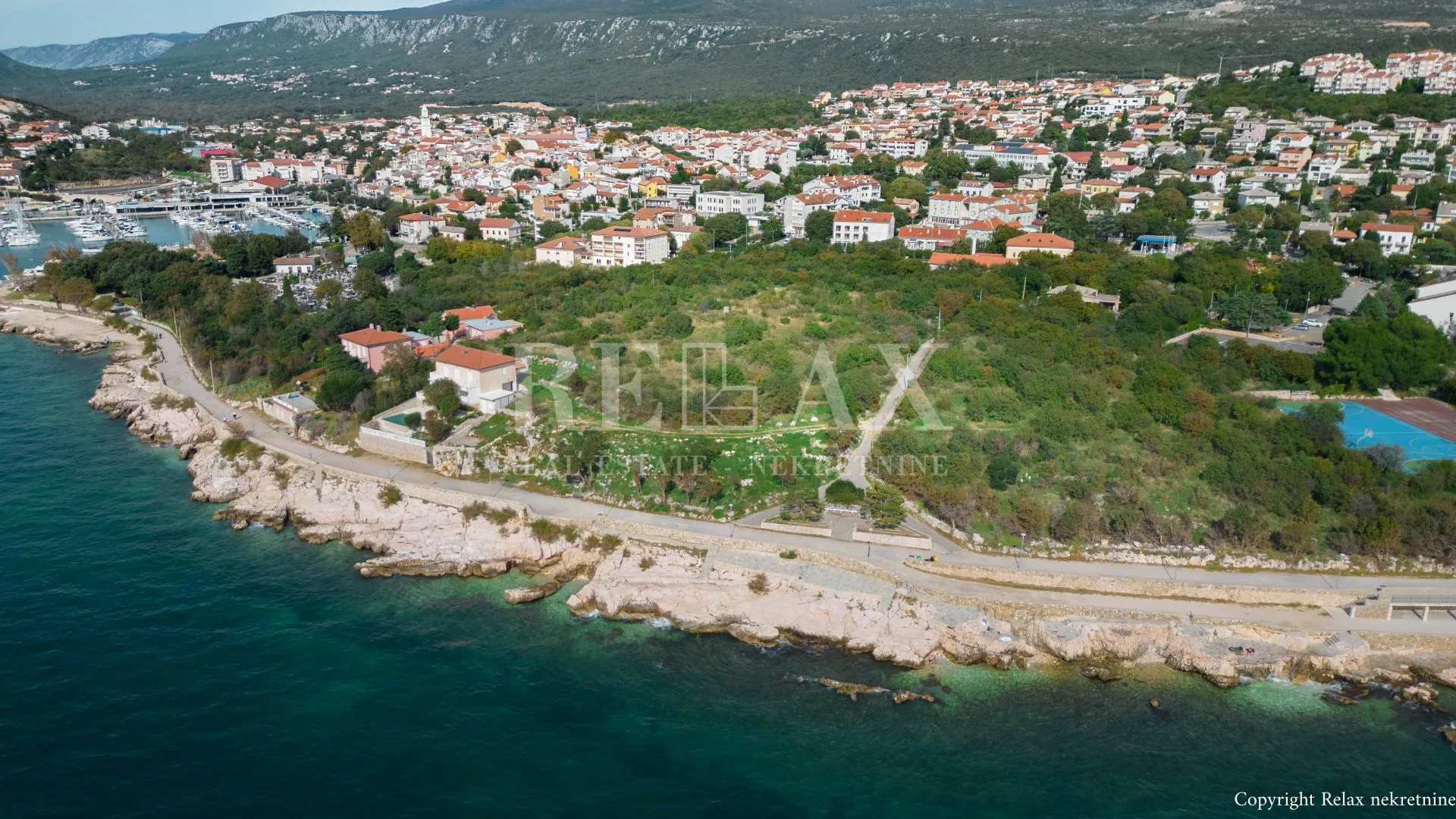 Novi Vinodolski - zemljište prvi red do mora za gradnju hotela