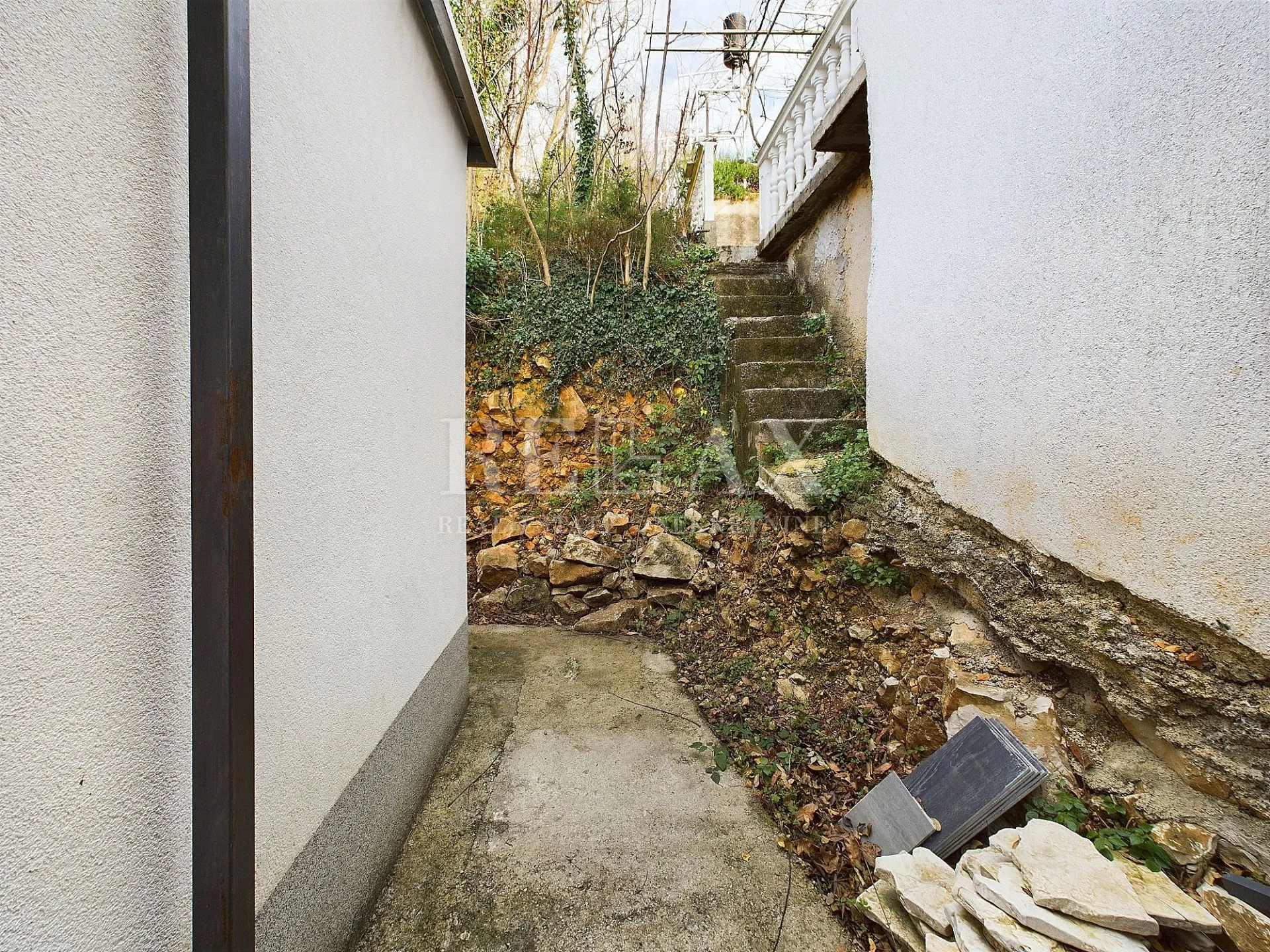 dramalj - kuća s pogledom na more i okućnicom - slika 25