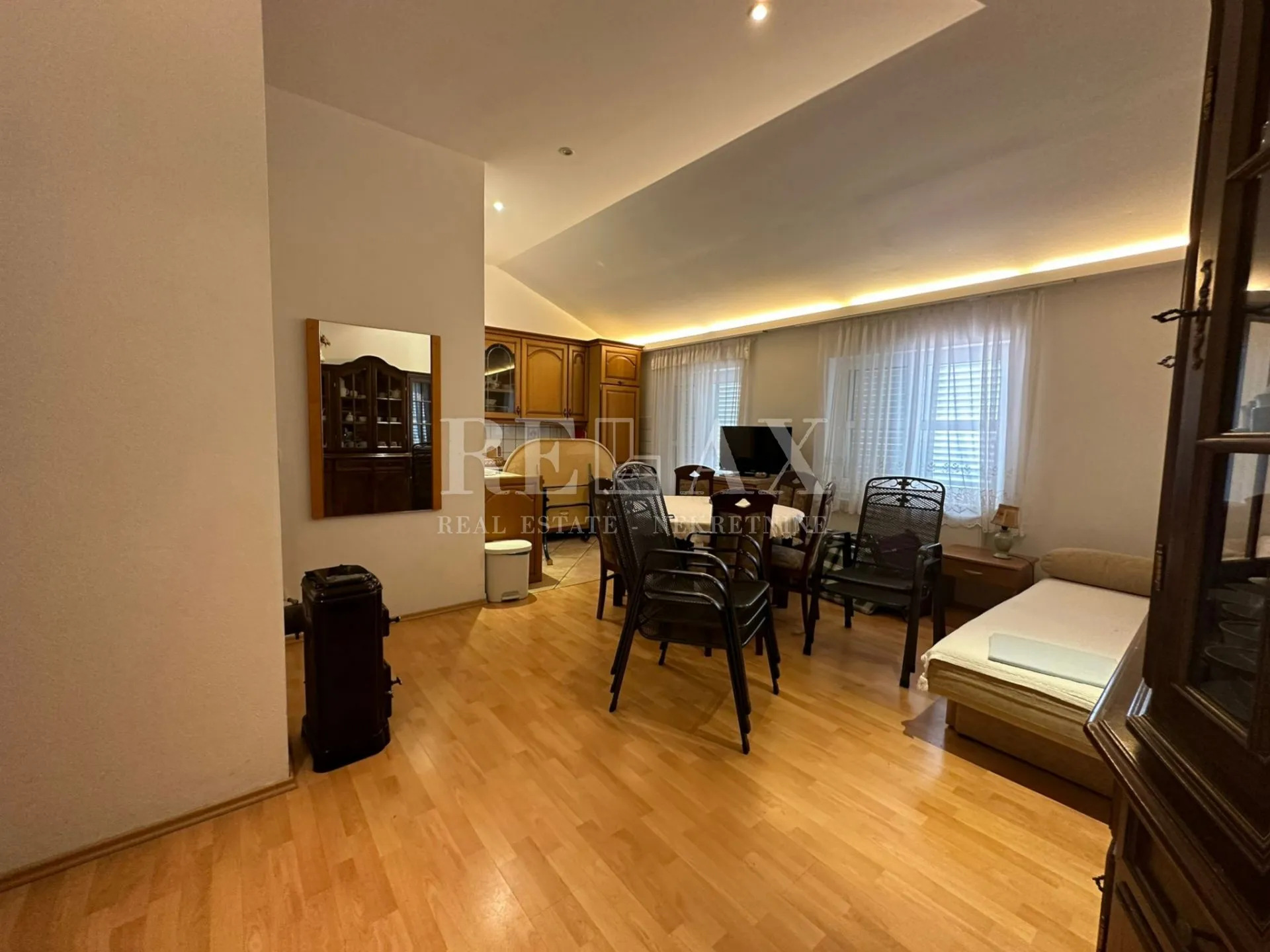 crikvenica- kuća u širem centru sa 7 apartmana - slika 38