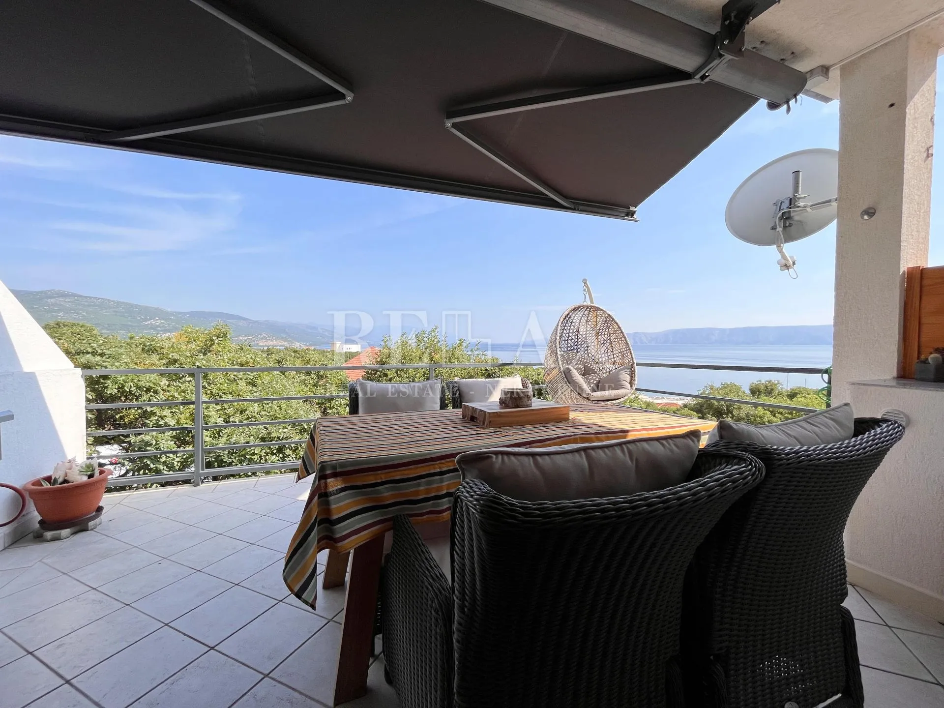 novi vinodolski, povile - stan s garažom udaljen 160 m od plaže - slika 2