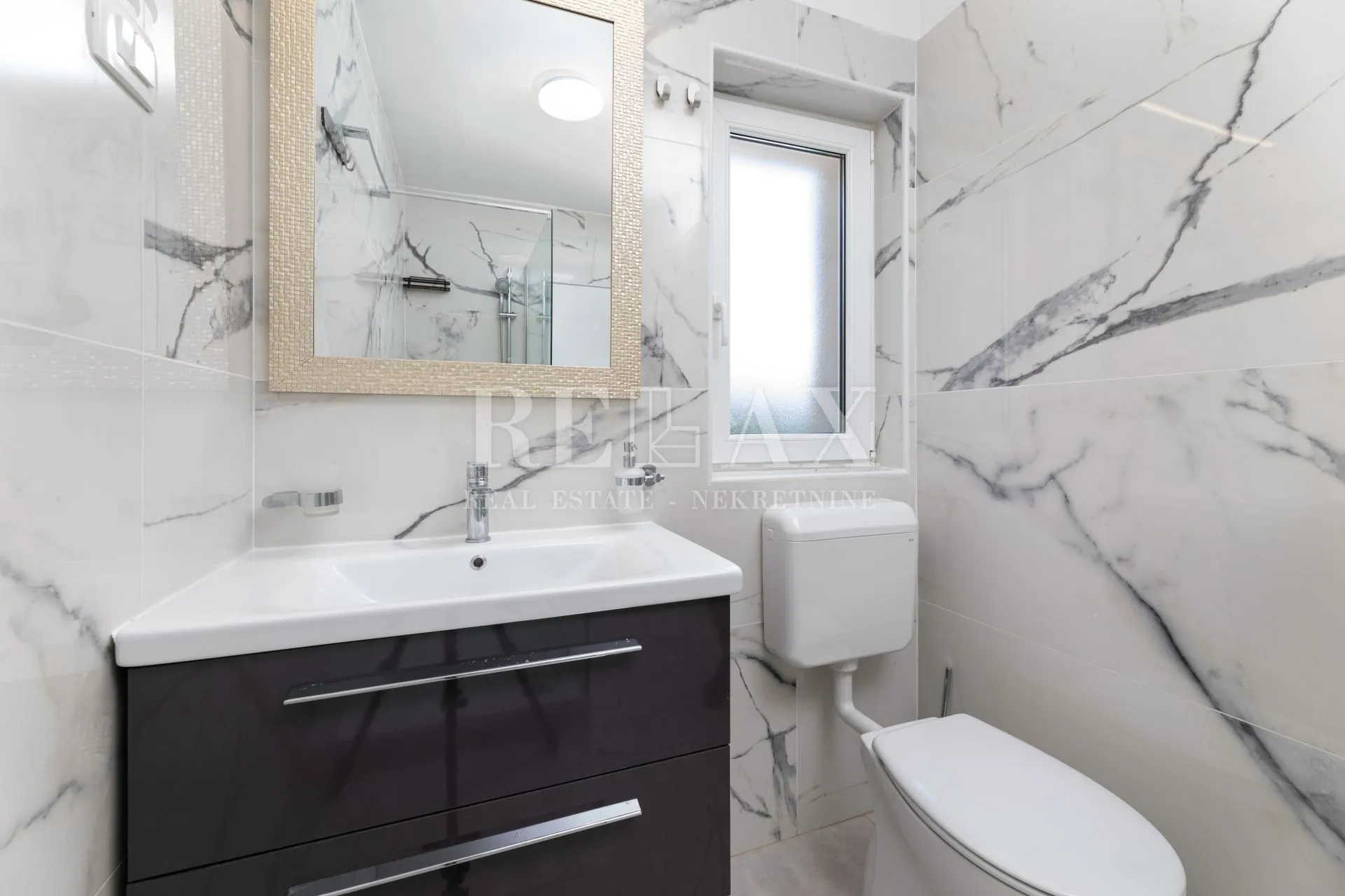 povile - vila s bazenom, nadomak mora - slika 11