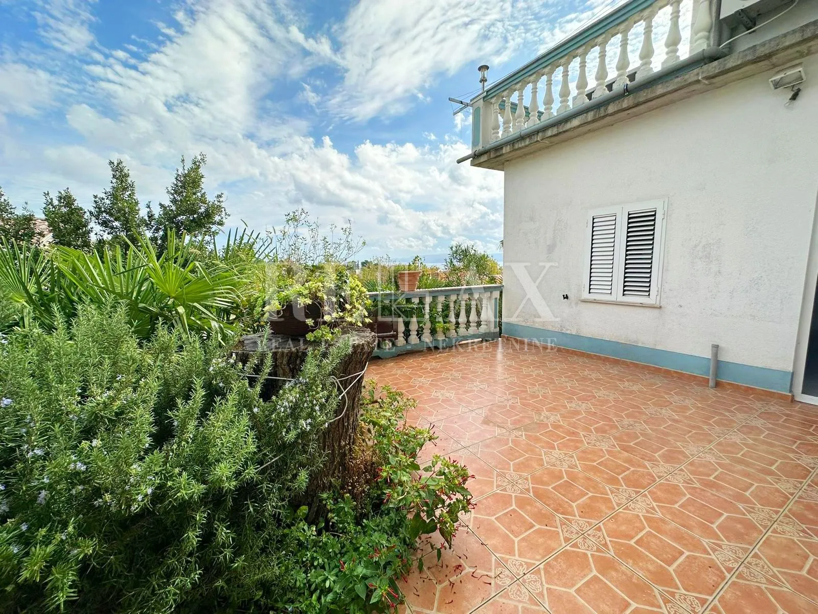 crikvenica- kuća u širem centru sa 7 apartmana - slika 5