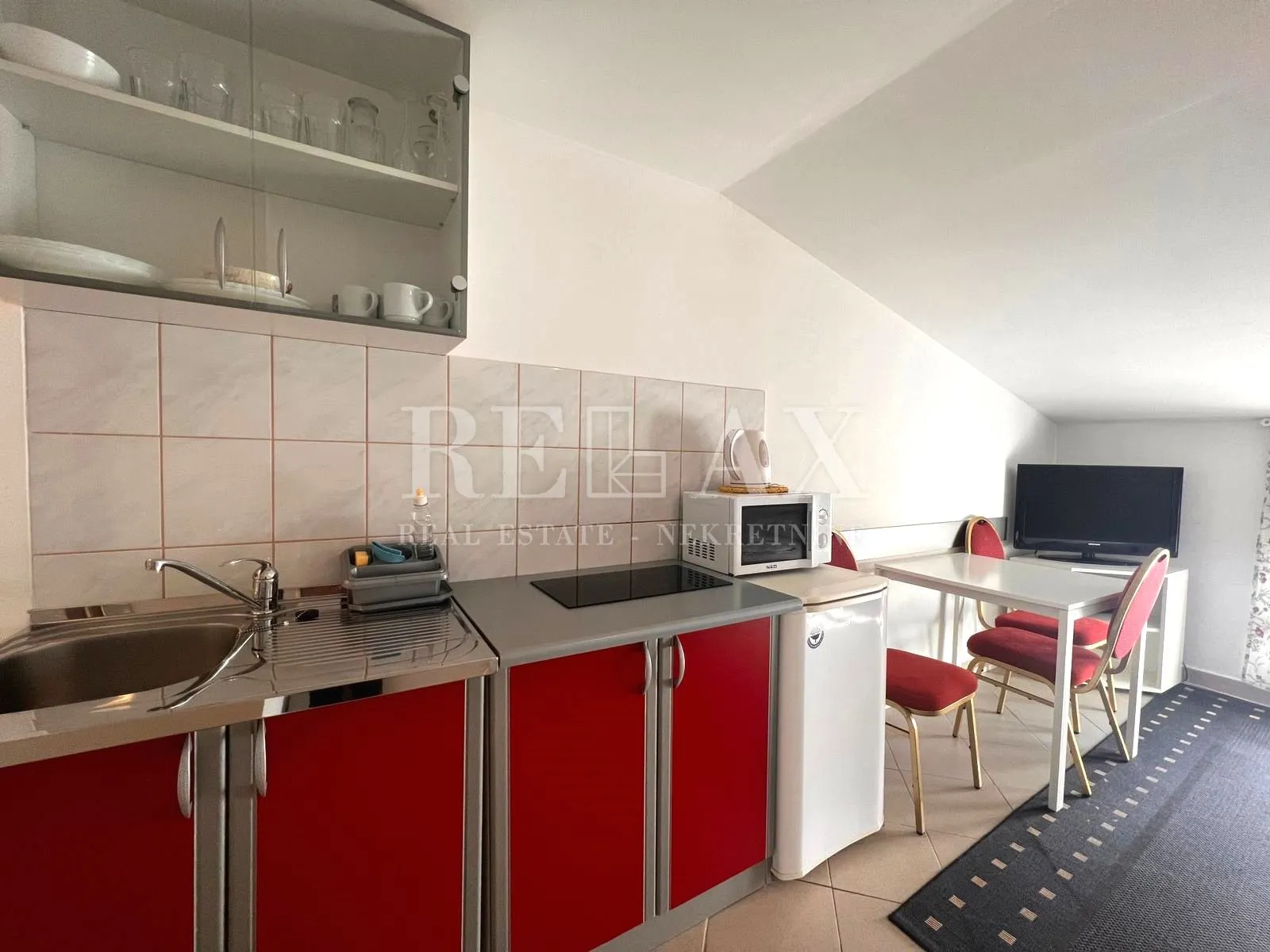crikvenica - etaža sa tri apartmana u centru grada - slika 10