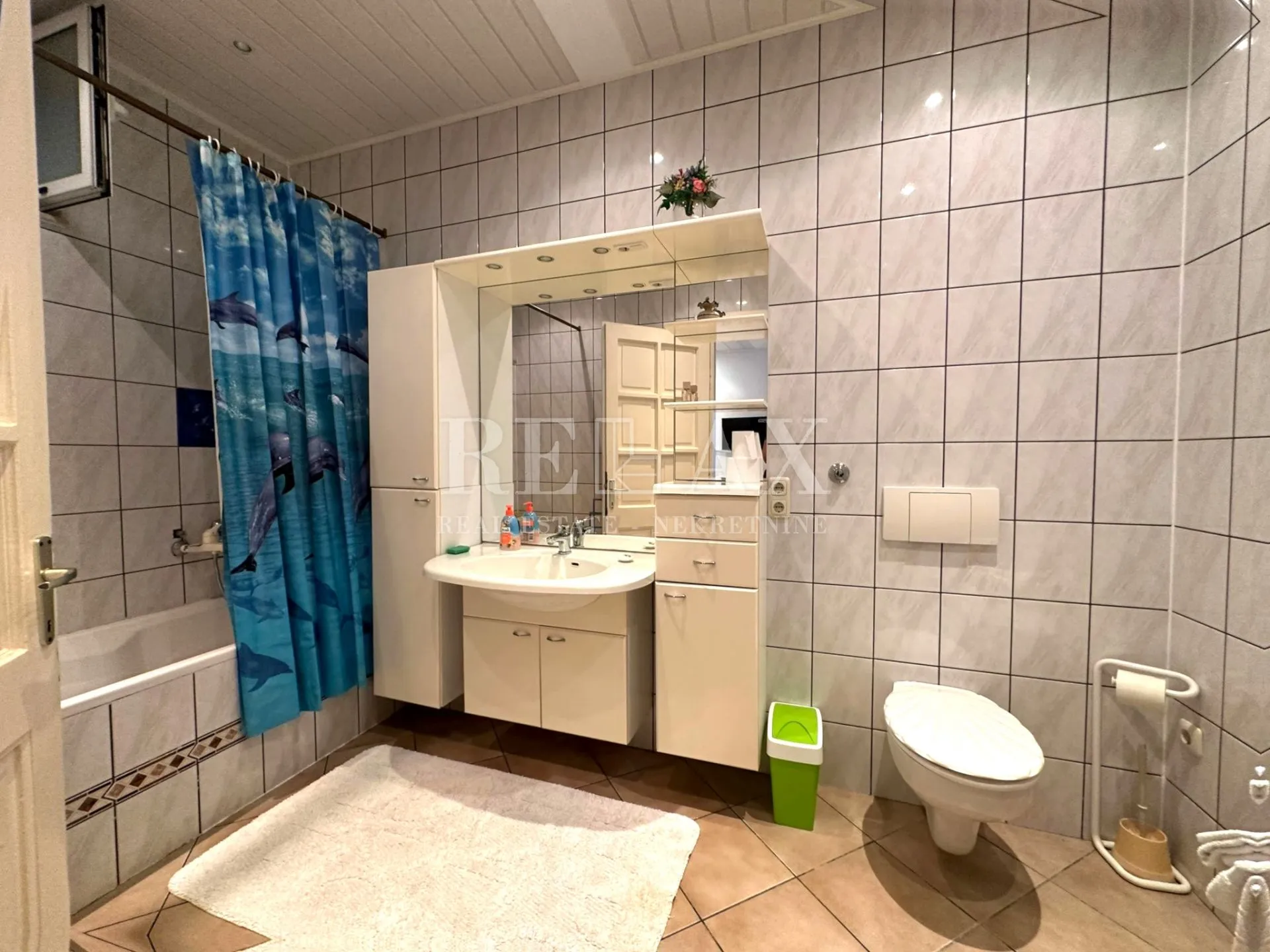 crikvenica- kuća u širem centru sa 7 apartmana - slika 27