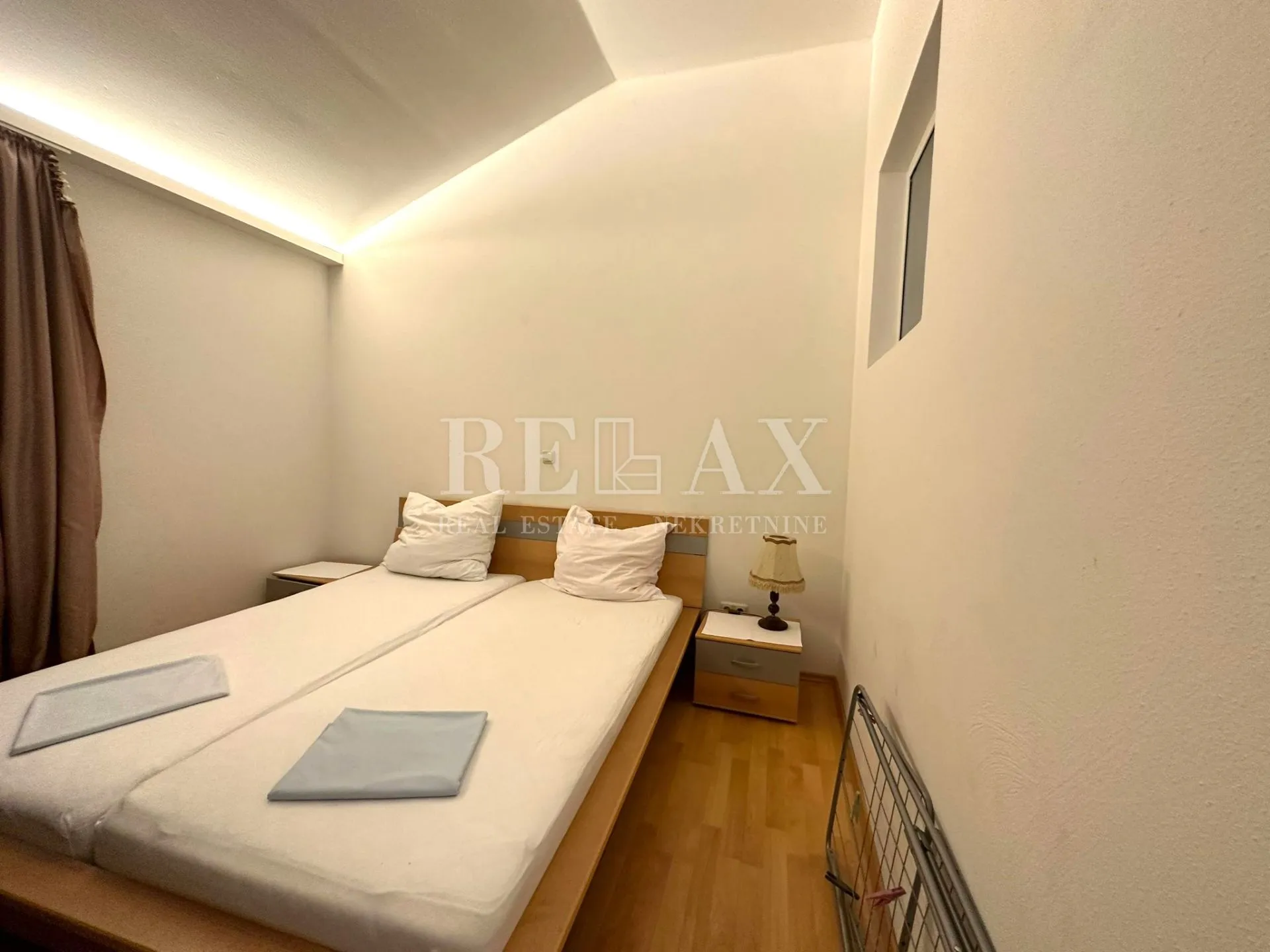 crikvenica- kuća u širem centru sa 7 apartmana - slika 42