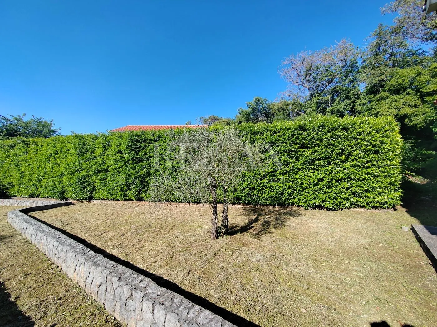 otok krk, dobrinj - dvije kuće sa četiri stana - slika 16