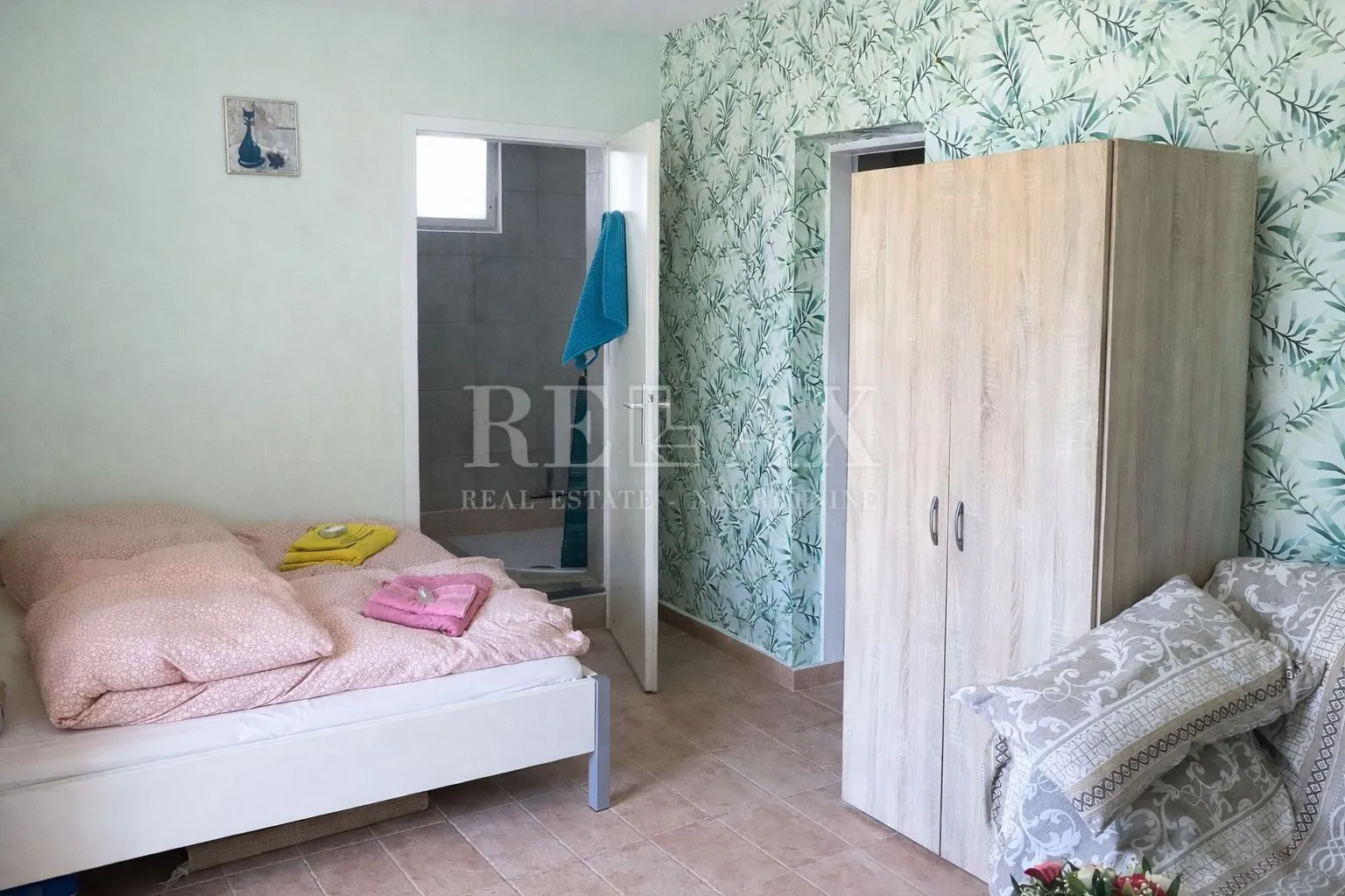 novi vinodolski - dvojna kuća s 3 apartmana - slika 9