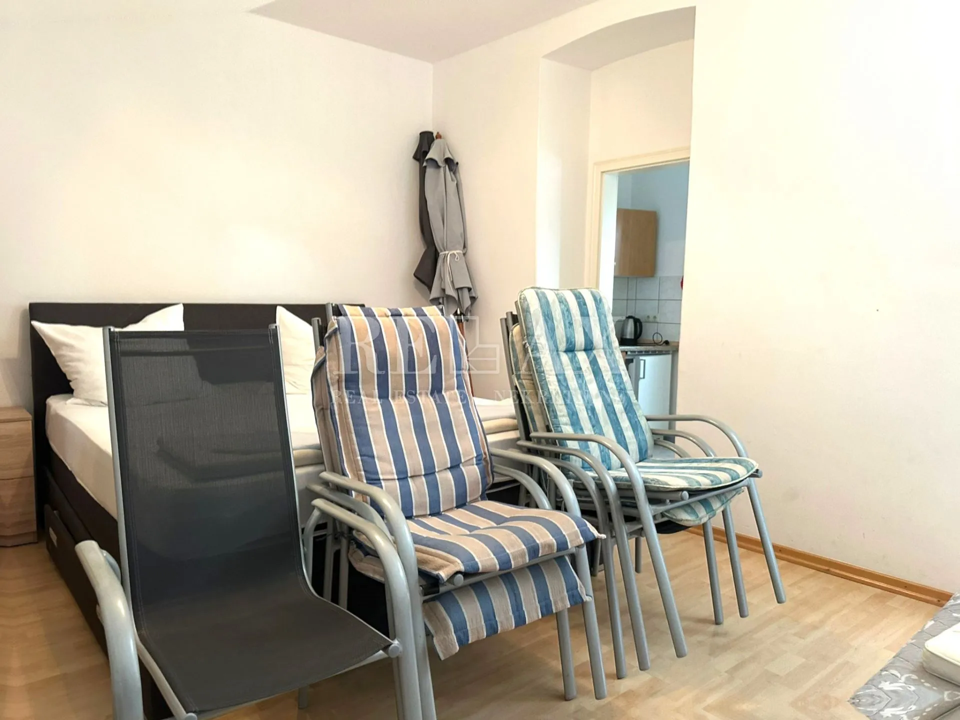 crikvenica- kuća u širem centru sa 7 apartmana - slika 58