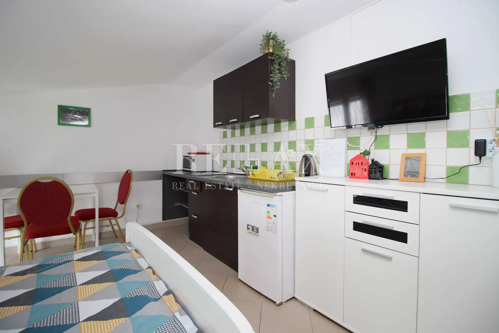 crikvenica - etaža sa tri apartmana u centru grada - slika 5