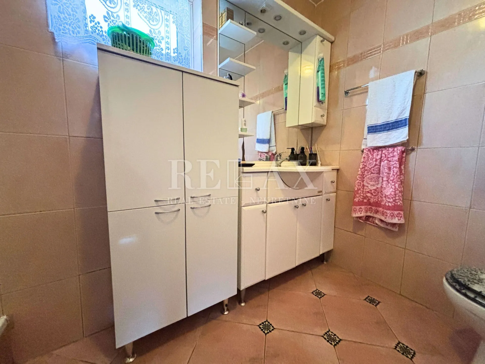 jadranovo - samostojeća kuća s 3 apartmana - slika 23
