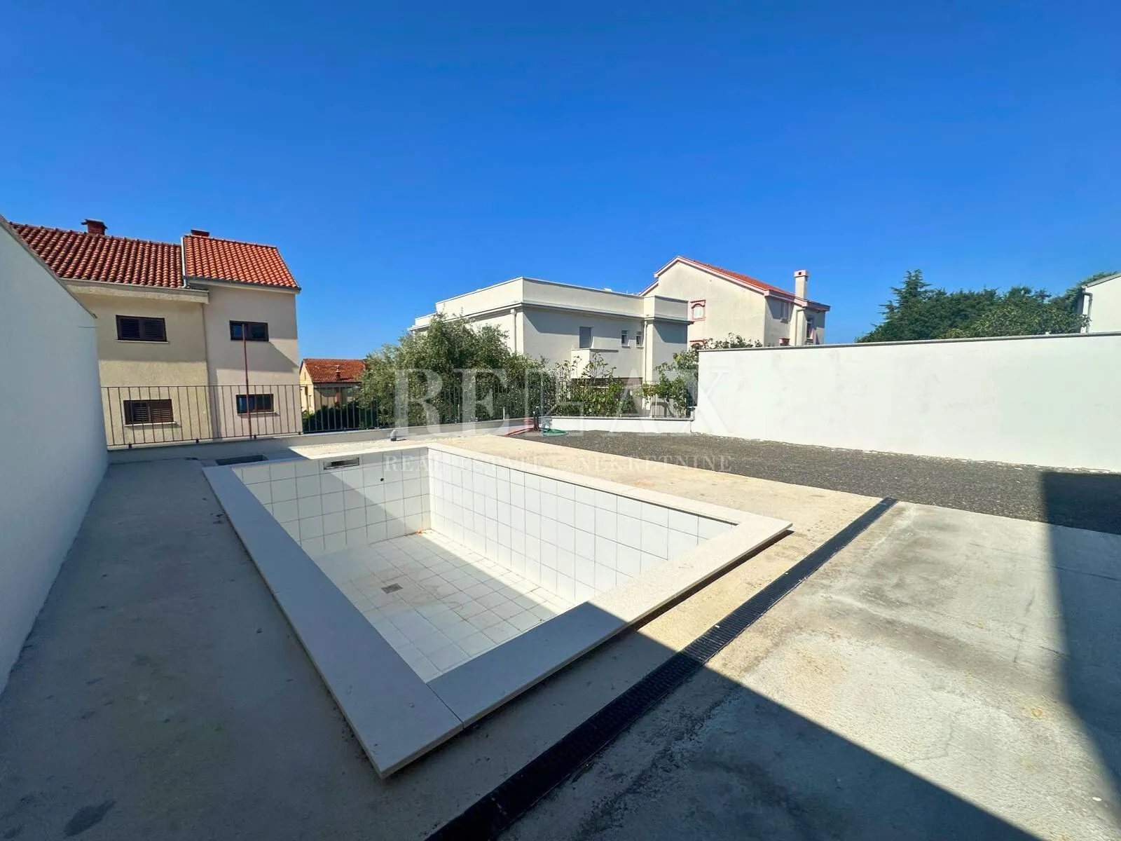 dramalj - dvoetažni stan s bazenom, novogradnja - slika 3