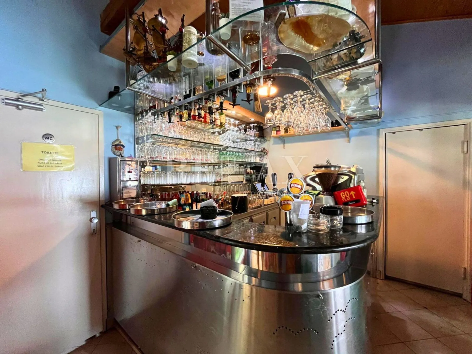 novi vinodolski - restoran u prvom redu do mora - slika 16