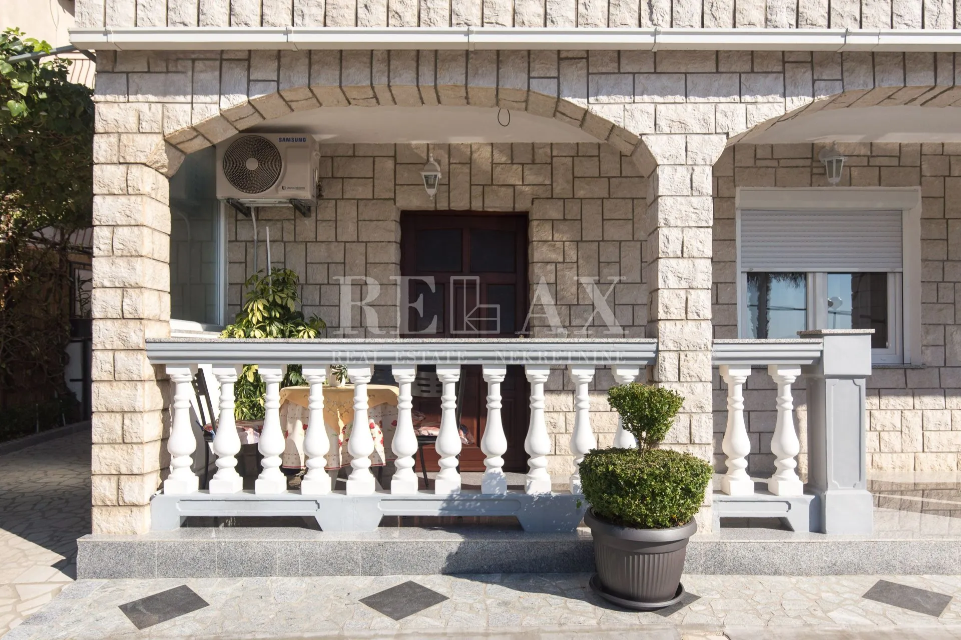 crikvenica - kuća sa 6 stanova, bazen - slika 3
