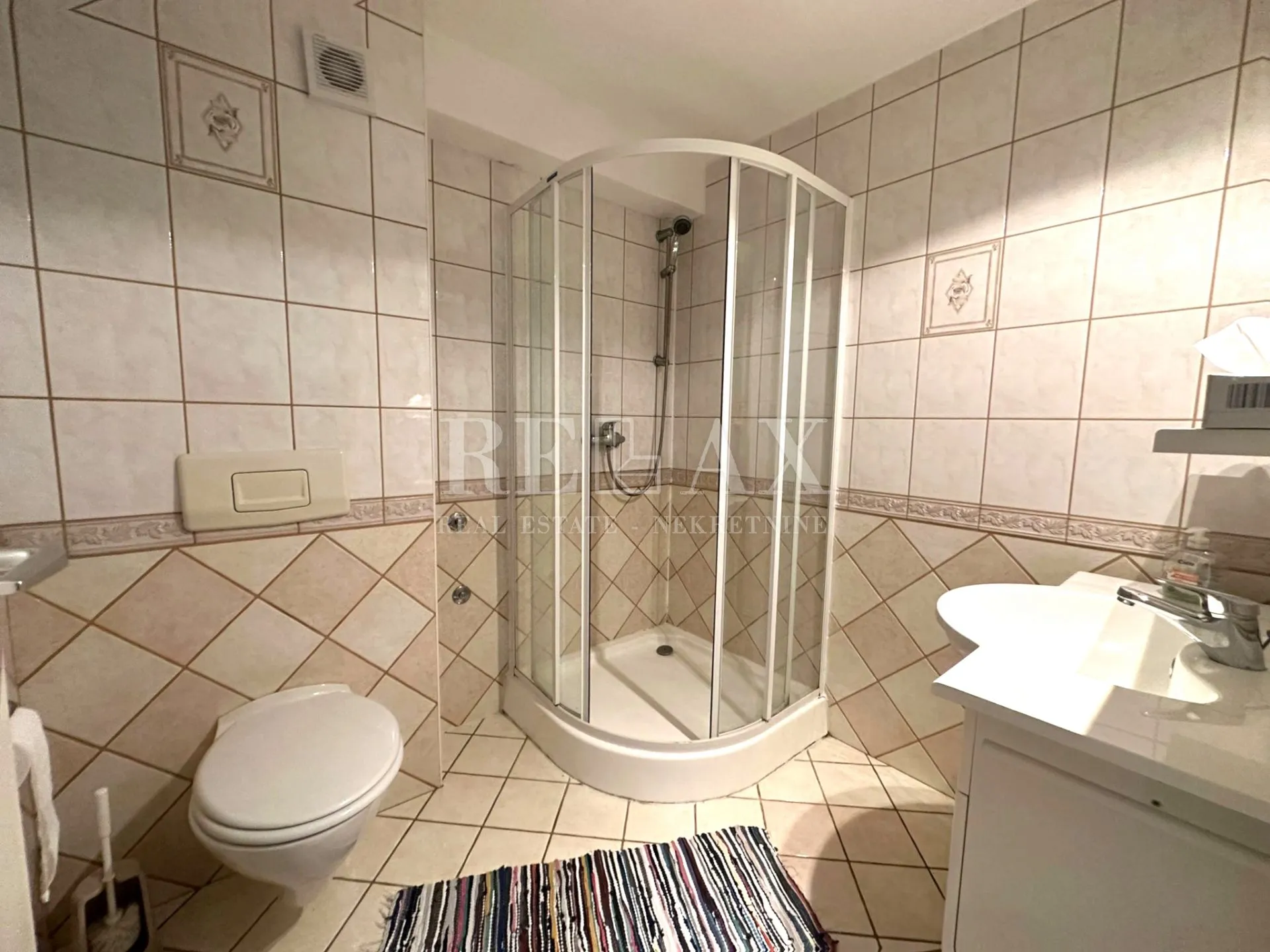 crikvenica- kuća u širem centru sa 7 apartmana - slika 50