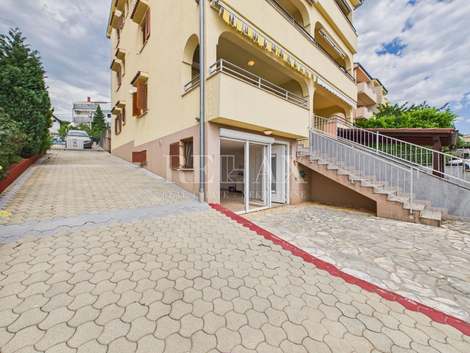 crikvenica - stan s okućnicom i pomoćnim prostorom - slika 20