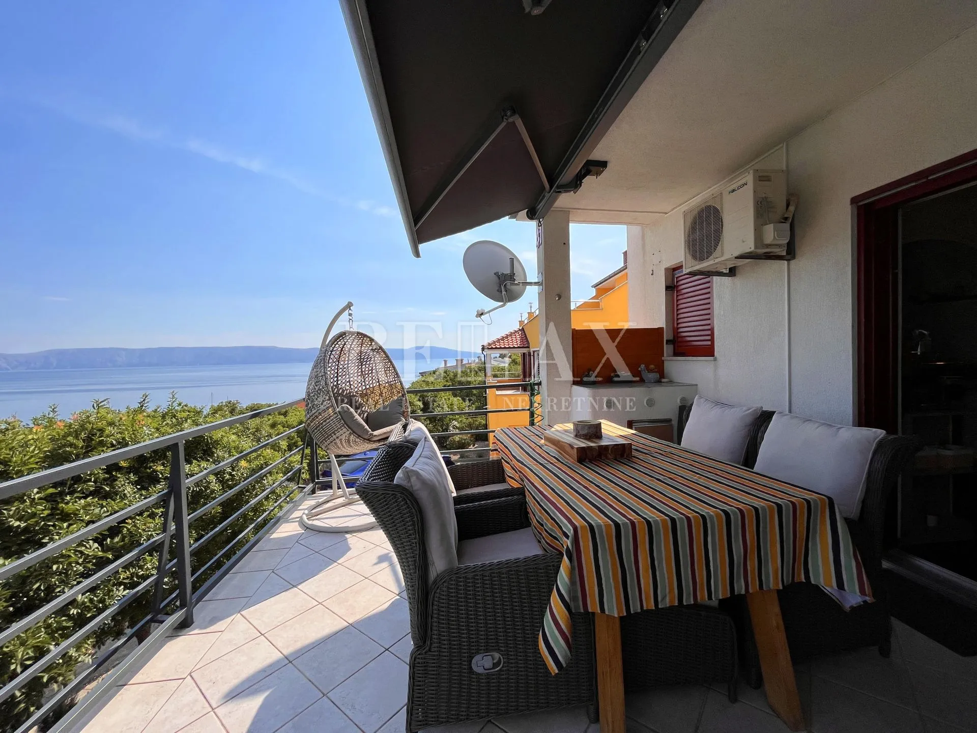 novi vinodolski, povile - stan s garažom udaljen 160 m od plaže - slika 4