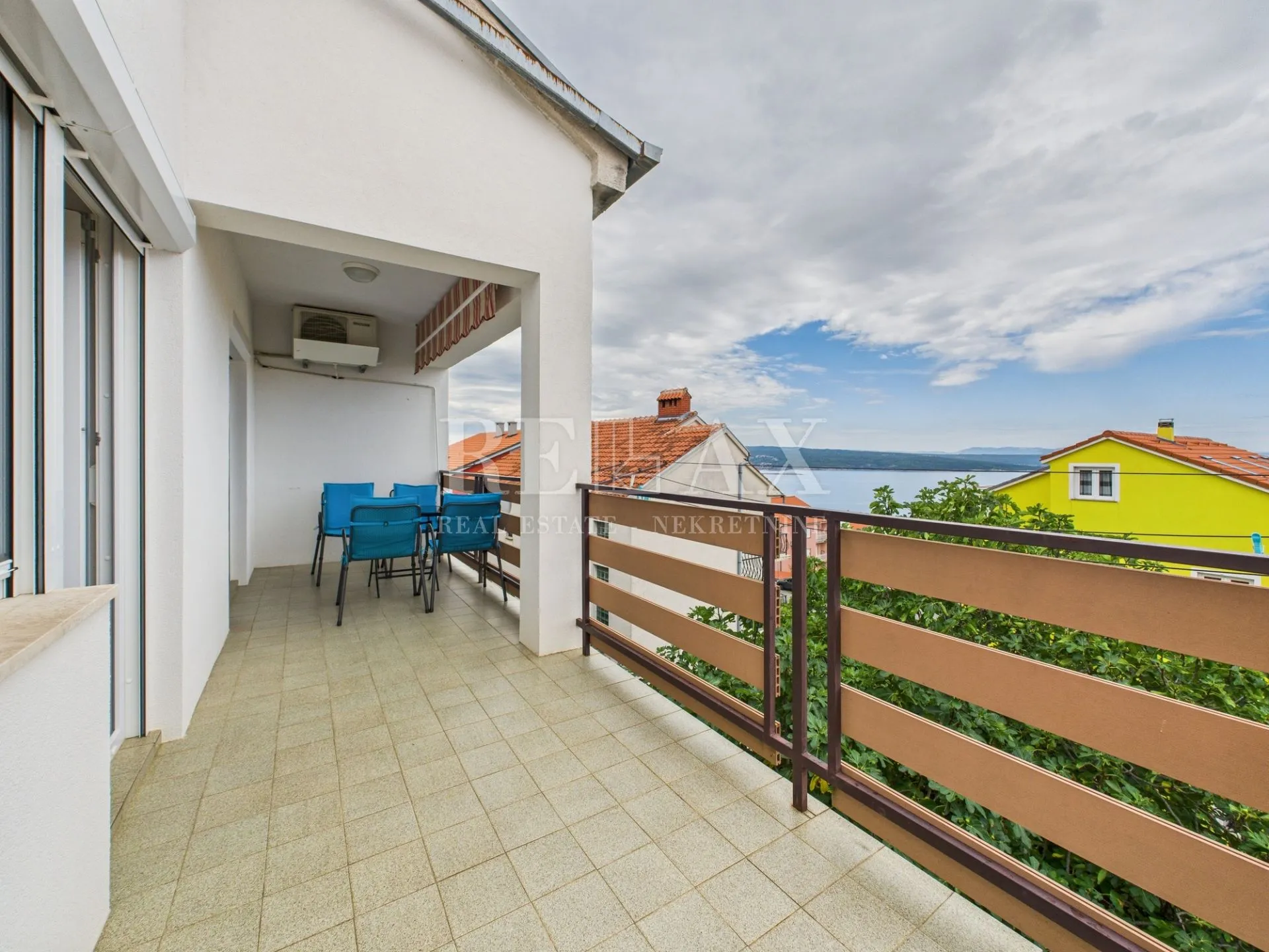 crikvenica - trosobni stan s garažom - slika 22