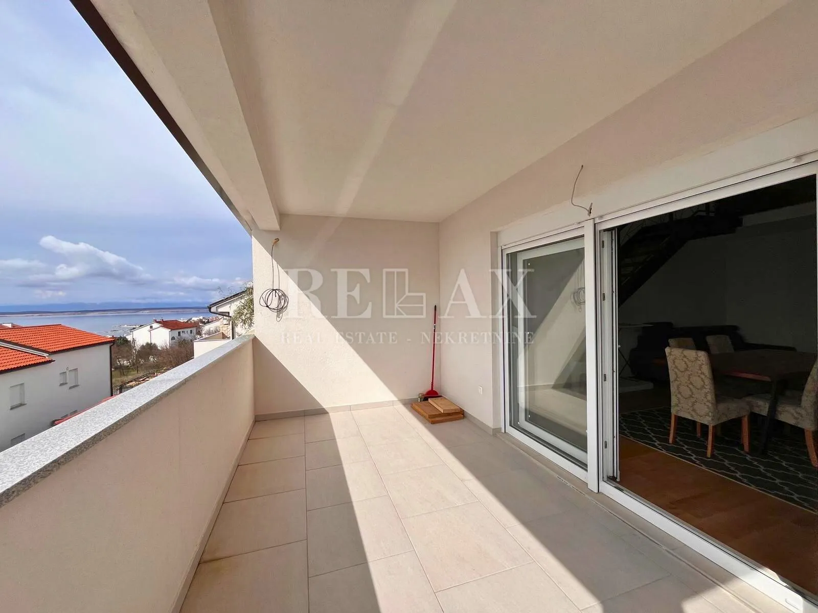 crikvenica - moderan stan s galerijom - slika 4
