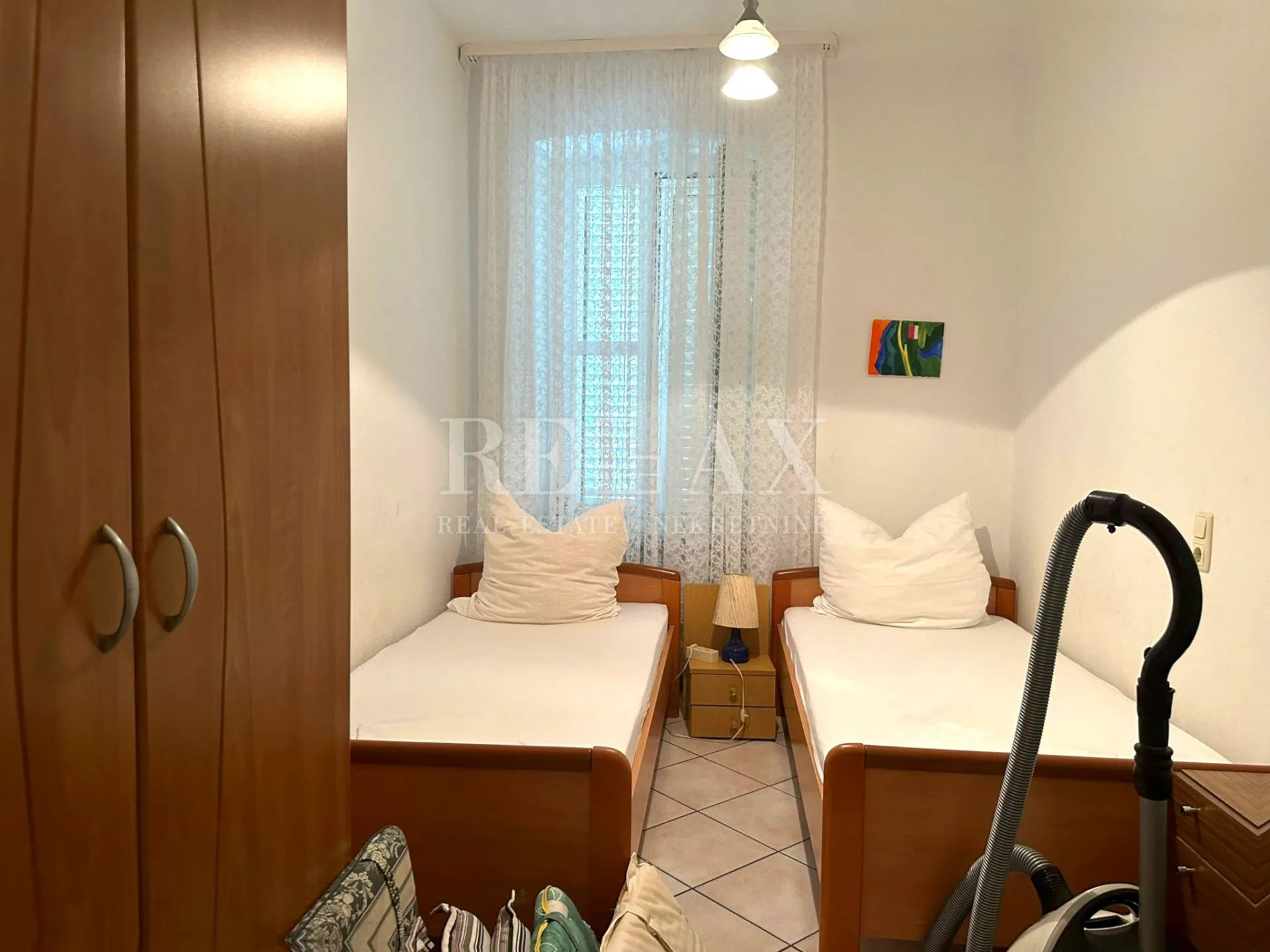 crikvenica- kuća u širem centru sa 7 apartmana - slika 22