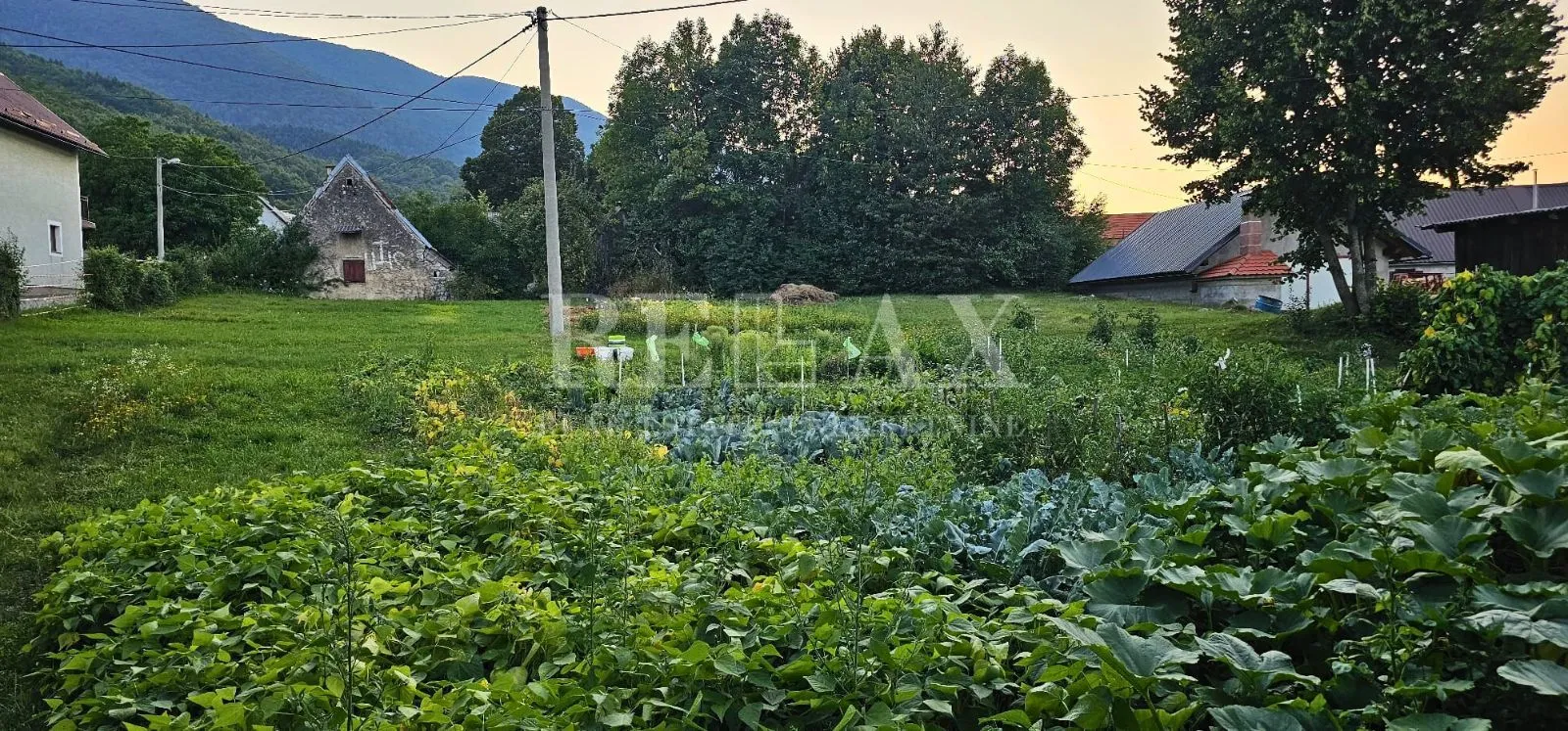 krasno - kuća za adaptaciju sa zemljištem i dva objekta - slika 10