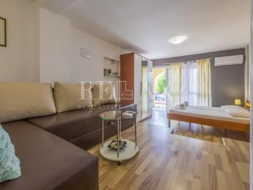 crikvenica,dramalj - kuća sa 7 apartmana - slika 9