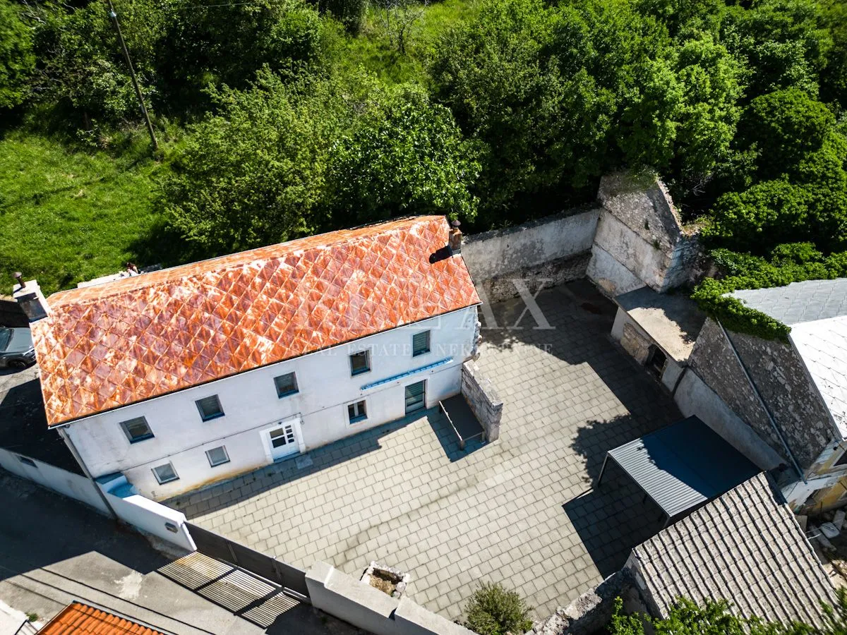 bribir - kamena kuća s velikim dvorištem i okućnicom - slika 2
