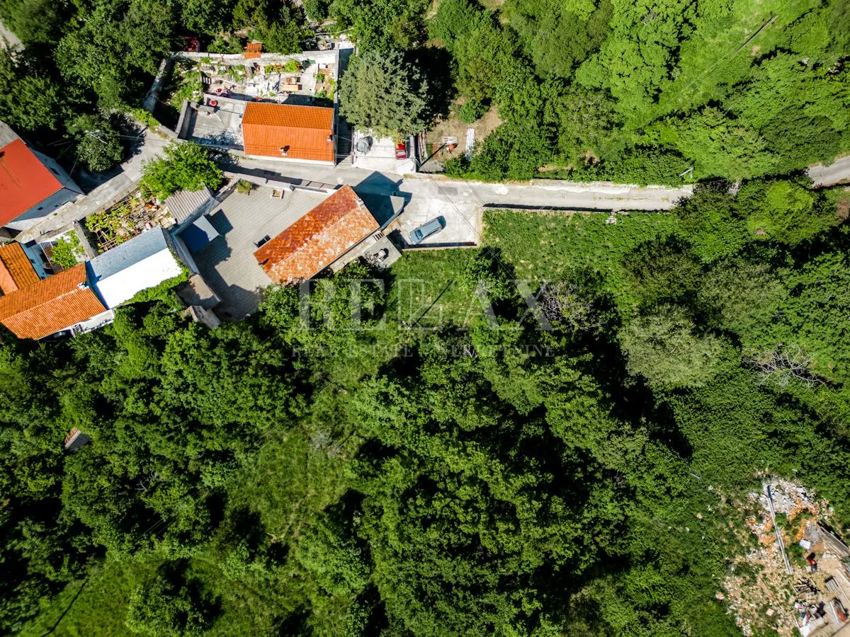 bribir - kamena kuća s velikim dvorištem i okućnicom - slika 4
