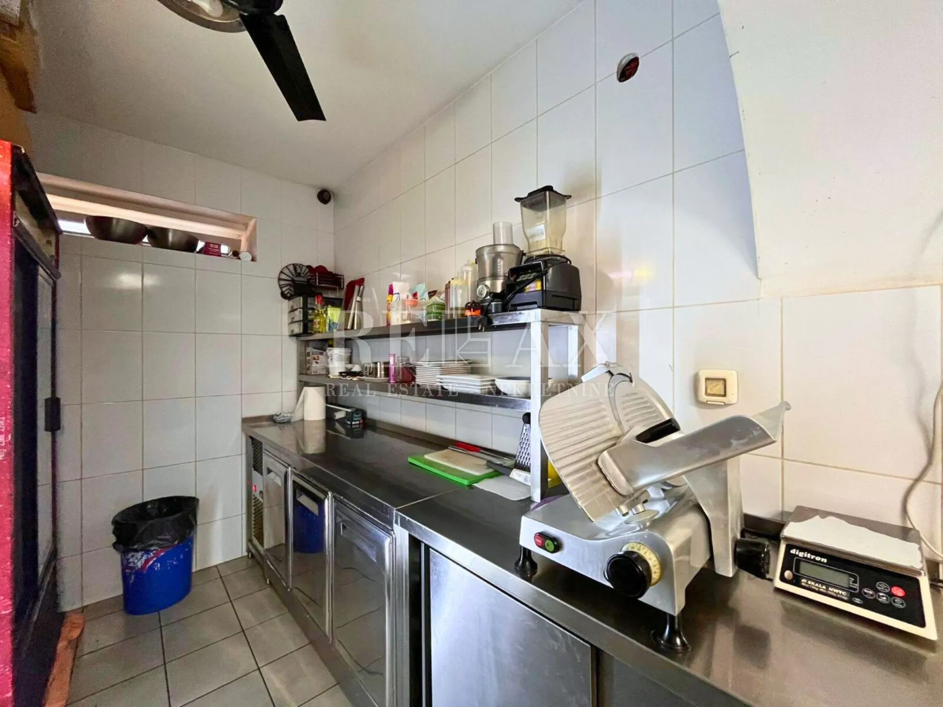 novi vinodolski - restoran u prvom redu do mora - slika 15