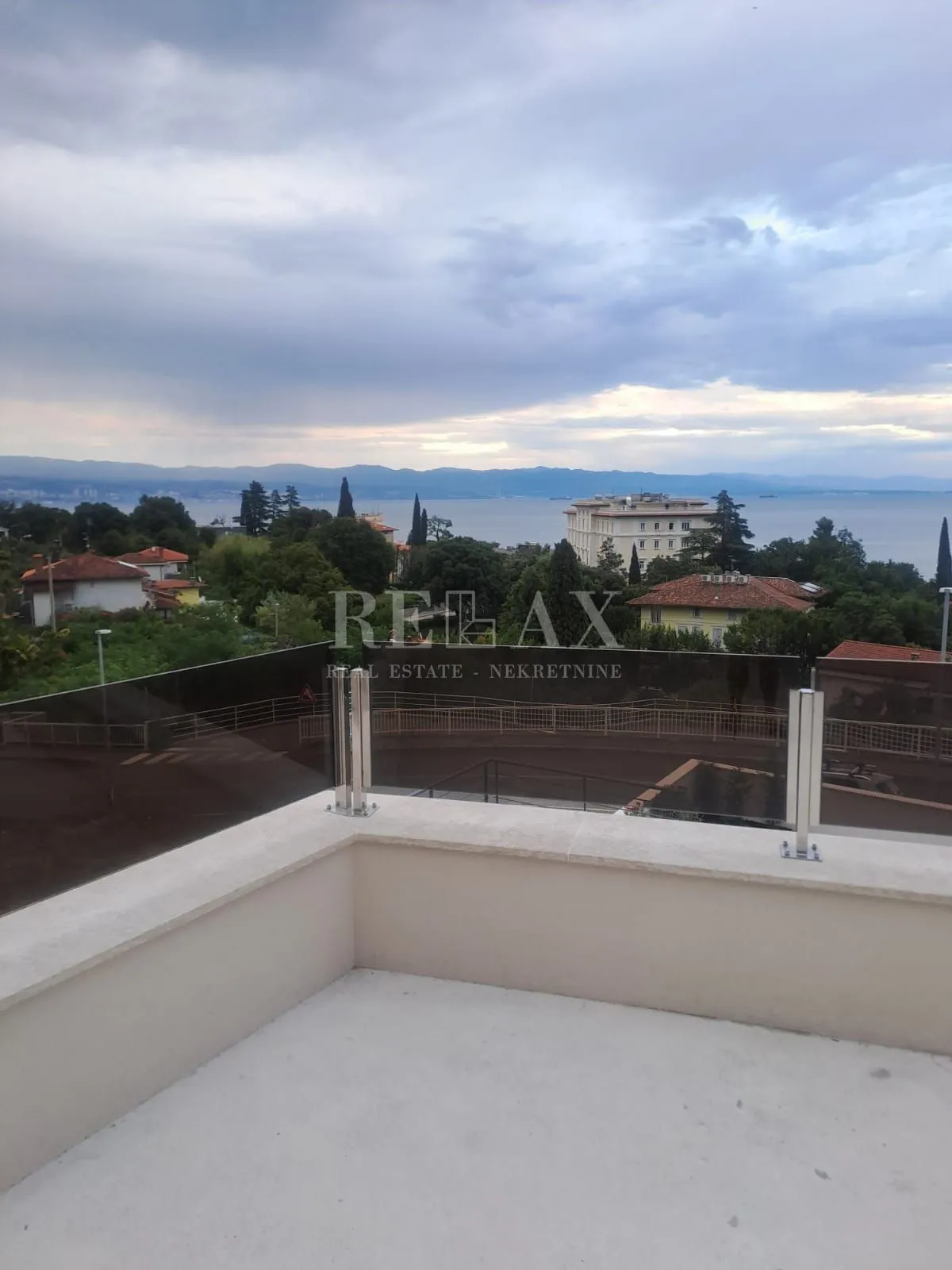lovran - luksuzna vila s panoramskim pogledom na more - slika 8