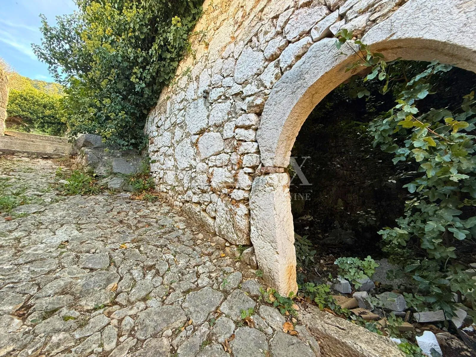 bribir - mirišće u blizini centra - slika 4