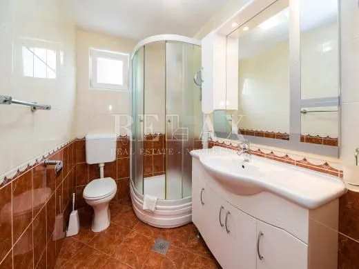 crikvenica,dramalj - kuća sa 7 apartmana - slika 32