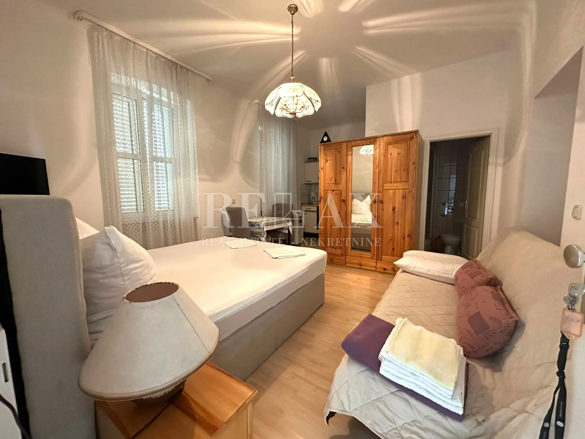 crikvenica- kuća u širem centru sa 7 apartmana - slika 59