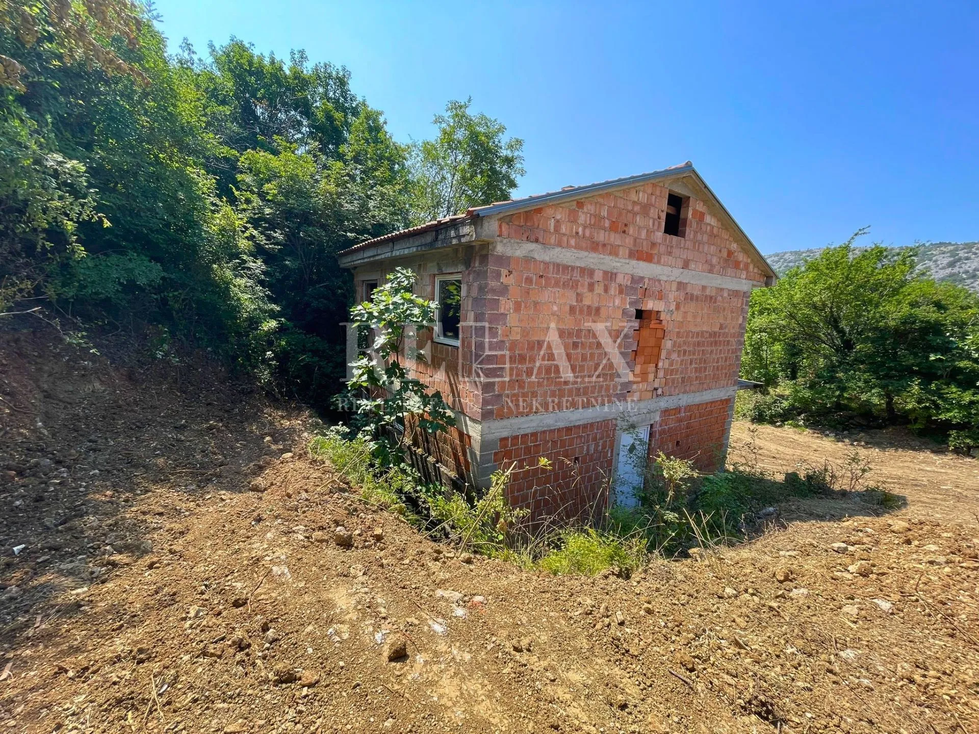 bribir - započeta gradnja s okućnicom - slika 3
