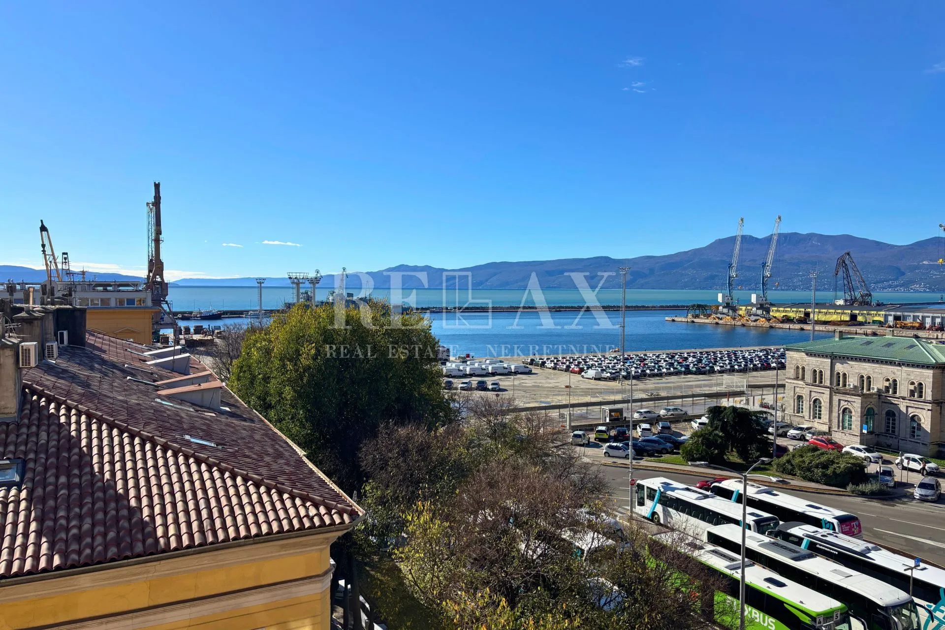 rijeka - stan u centru grada, pogled na more - slika 19
