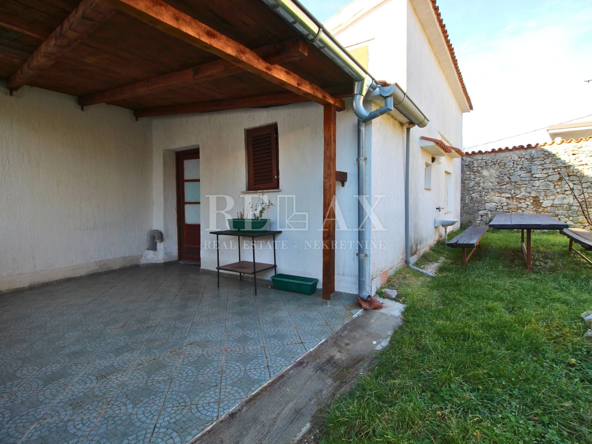jadranovo - samostojeća kuća s 3 apartmana - slika 7
