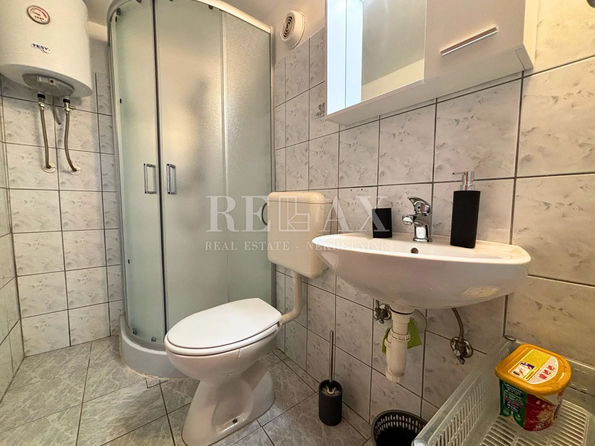 jadranovo - samostojeća kuća s 3 apartmana - slika 14