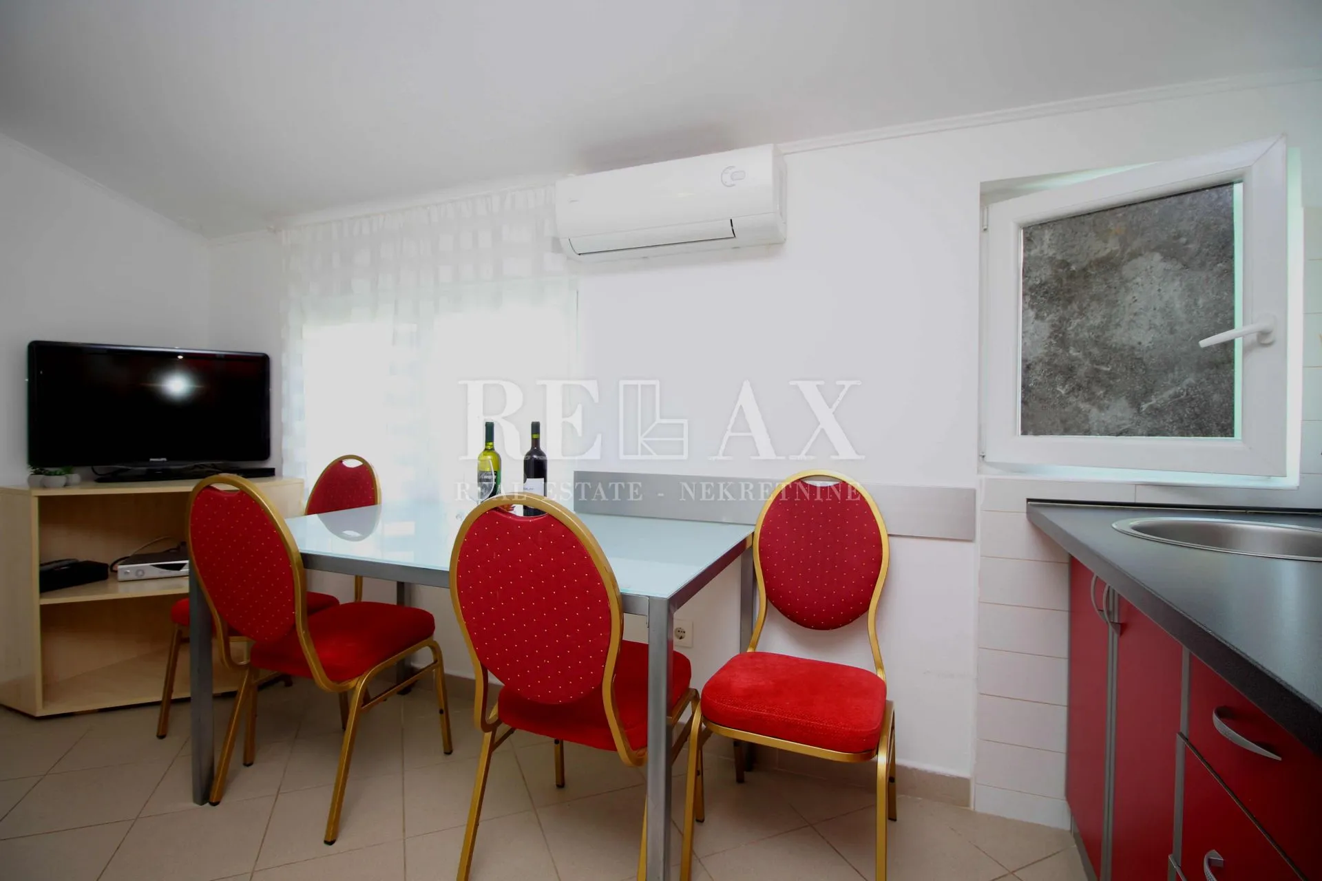 crikvenica - etaža sa tri apartmana u centru grada - slika 12
