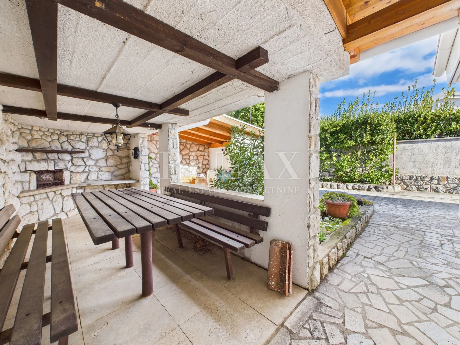 novi vinodolski - kuća u drugom redu do mora - slika 2