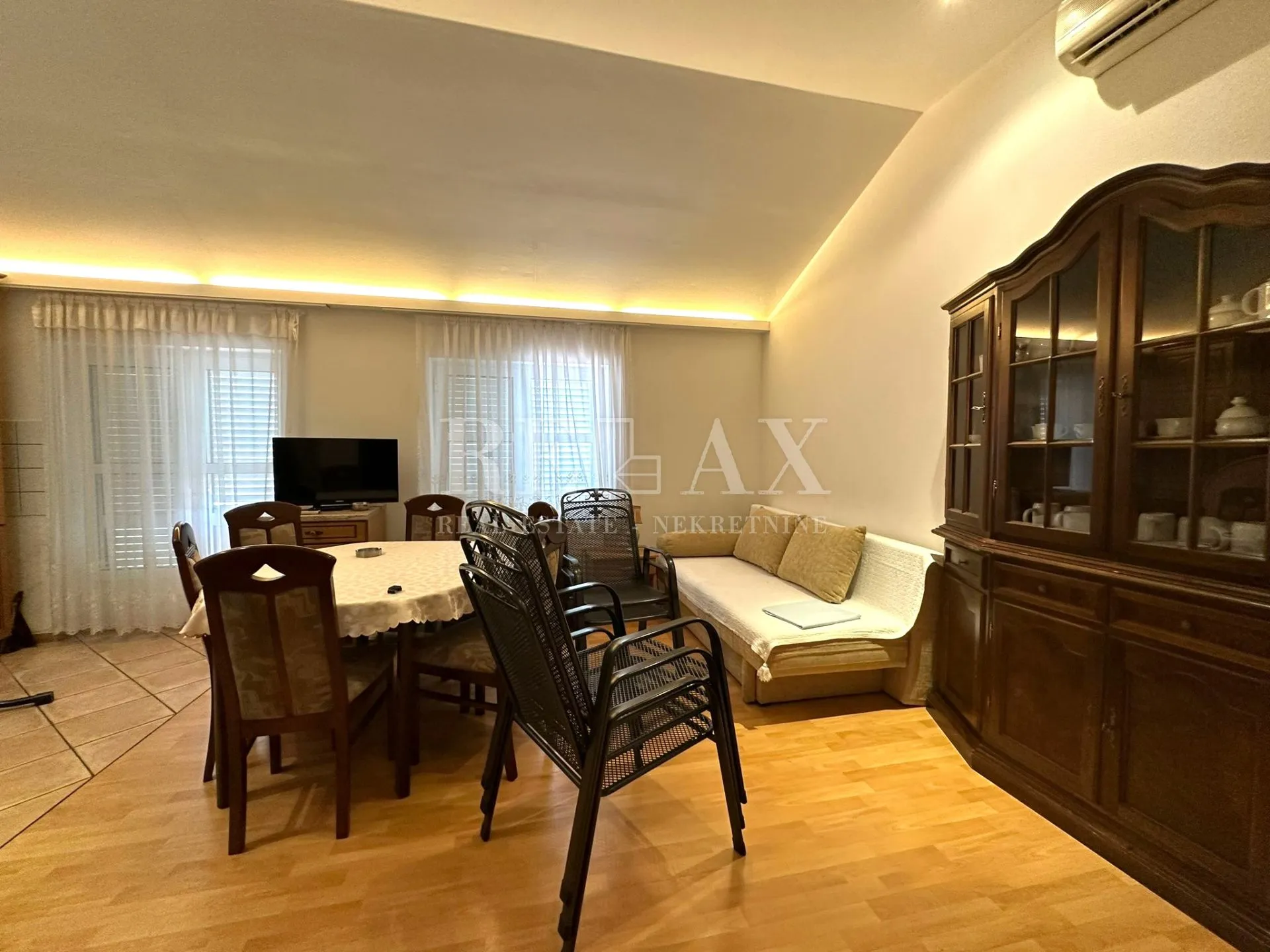 crikvenica- kuća u širem centru sa 7 apartmana - slika 36