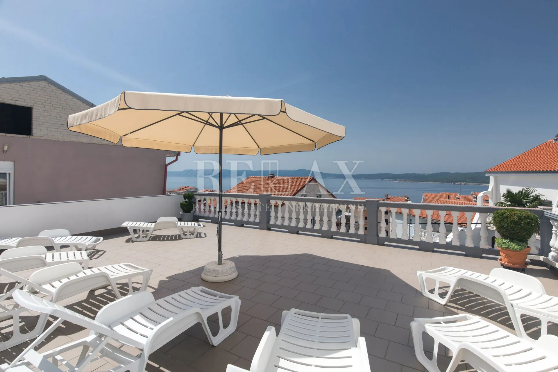 crikvenica - kuća sa 6 stanova, bazen - slika 43