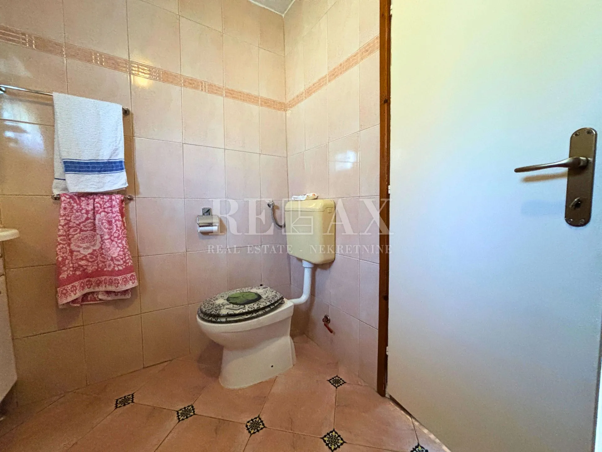 jadranovo - samostojeća kuća s 3 apartmana - slika 24