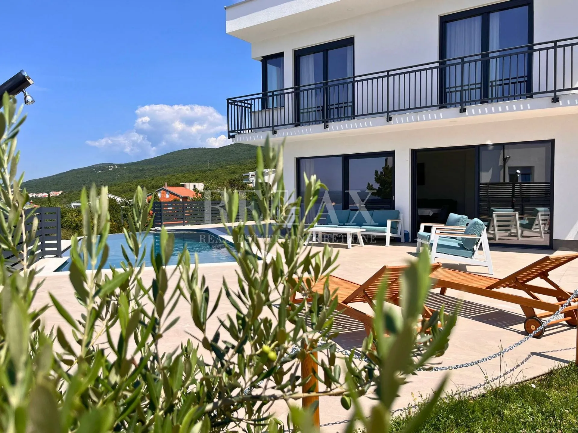 crikvenica - luksuzna vila s bazenom - slika 2