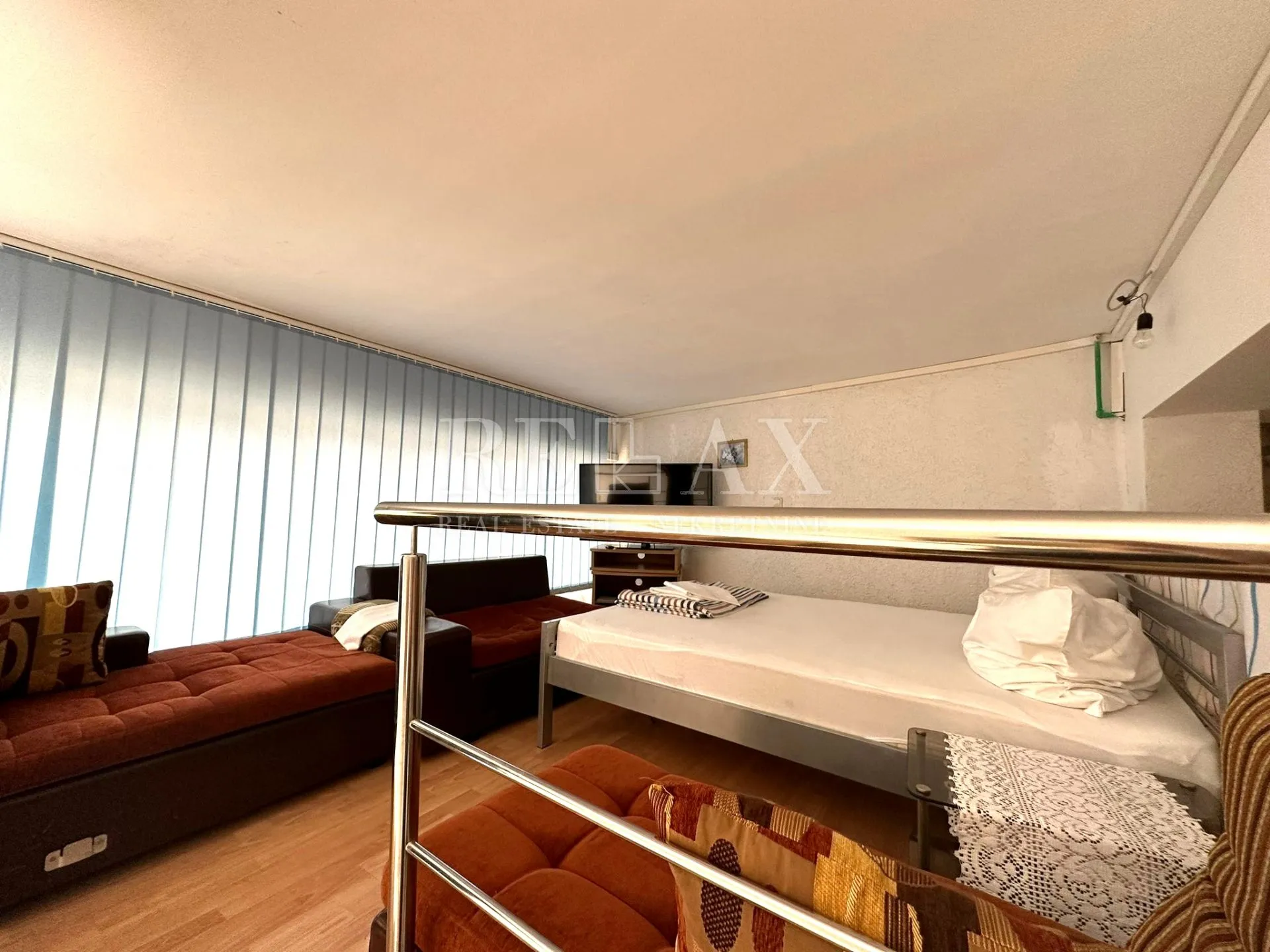 crikvenica- kuća u širem centru sa 7 apartmana - slika 18