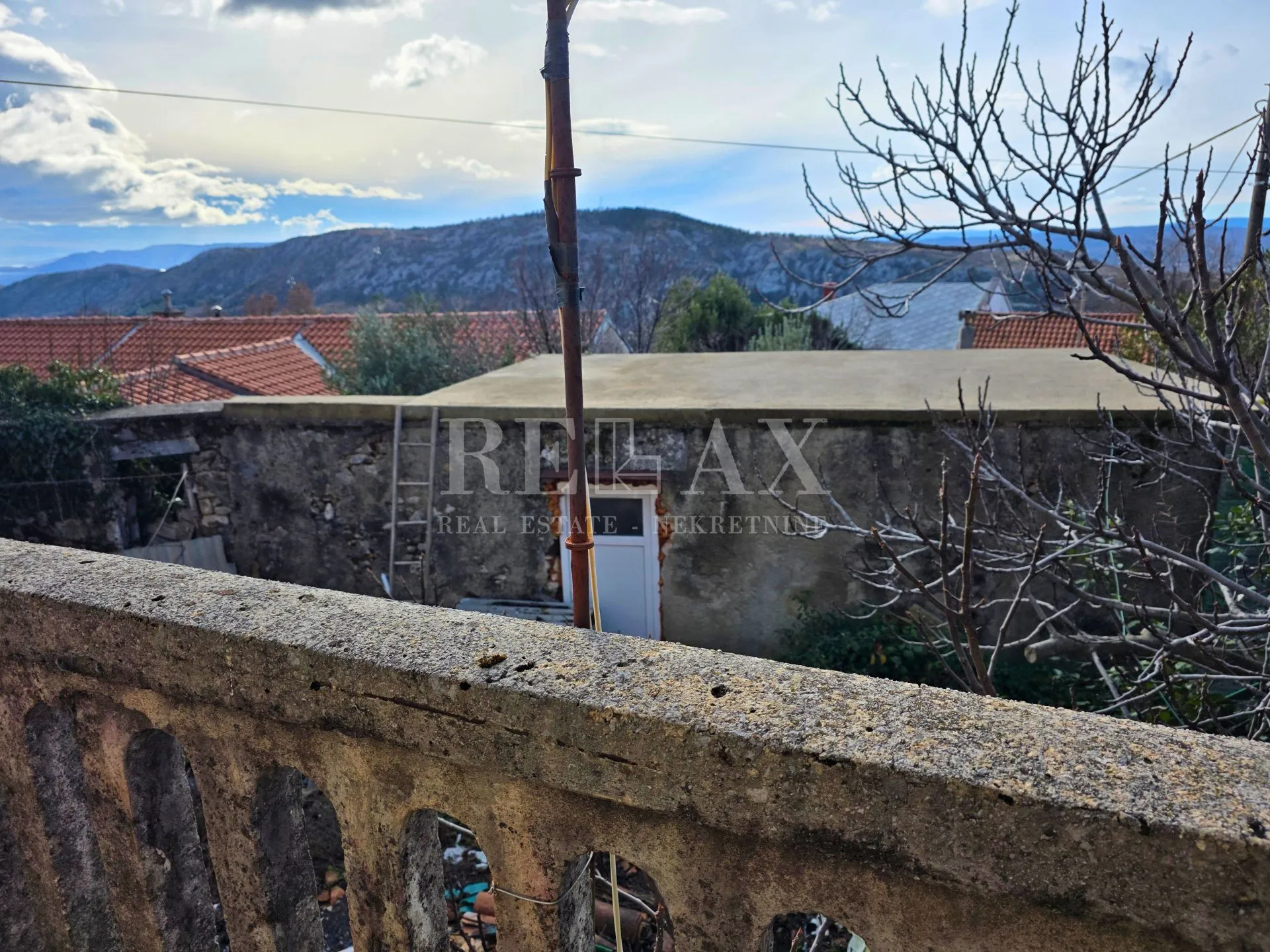 grižane - samostojeća kamena kuća s pomoćnom zgradom, pogled more - slika 5