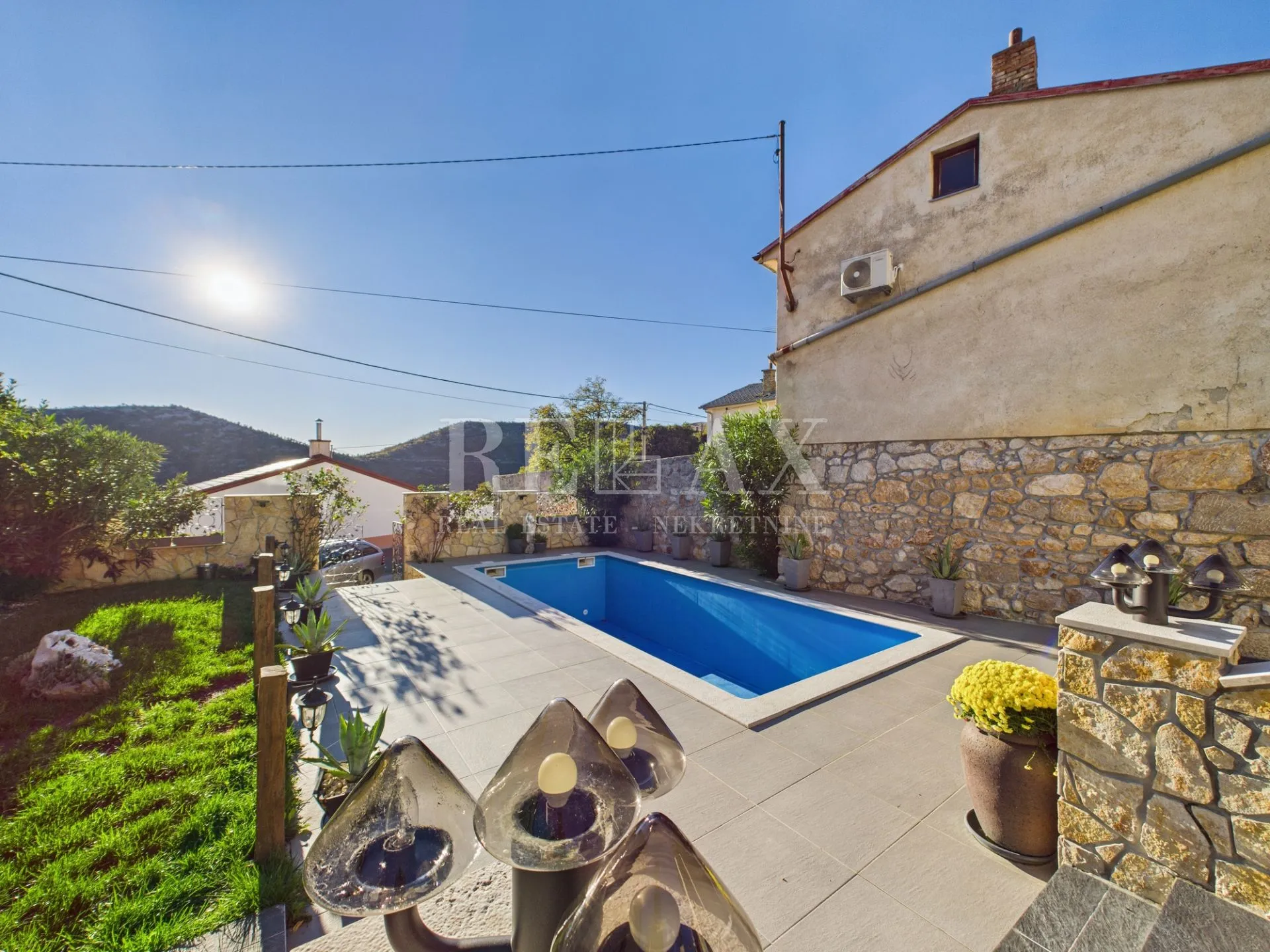 bribir - kuća s bazenom i tri apartmana - slika 28